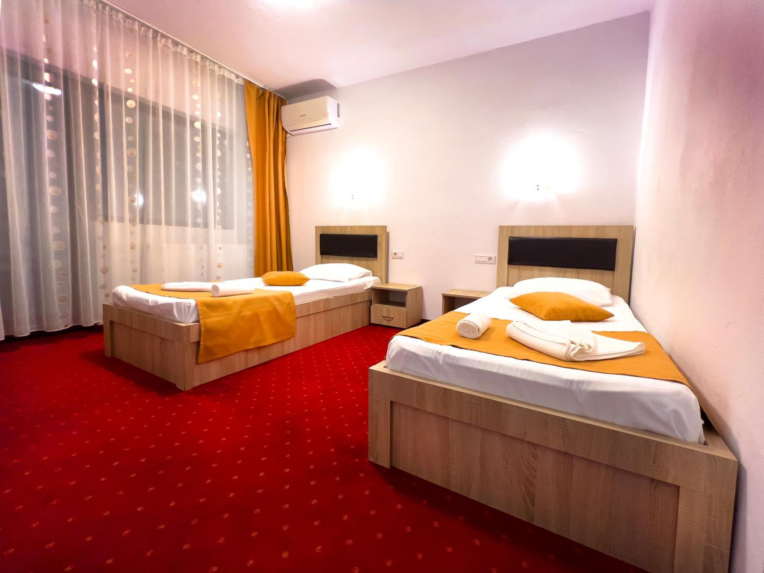 Twin Room - Photo 2