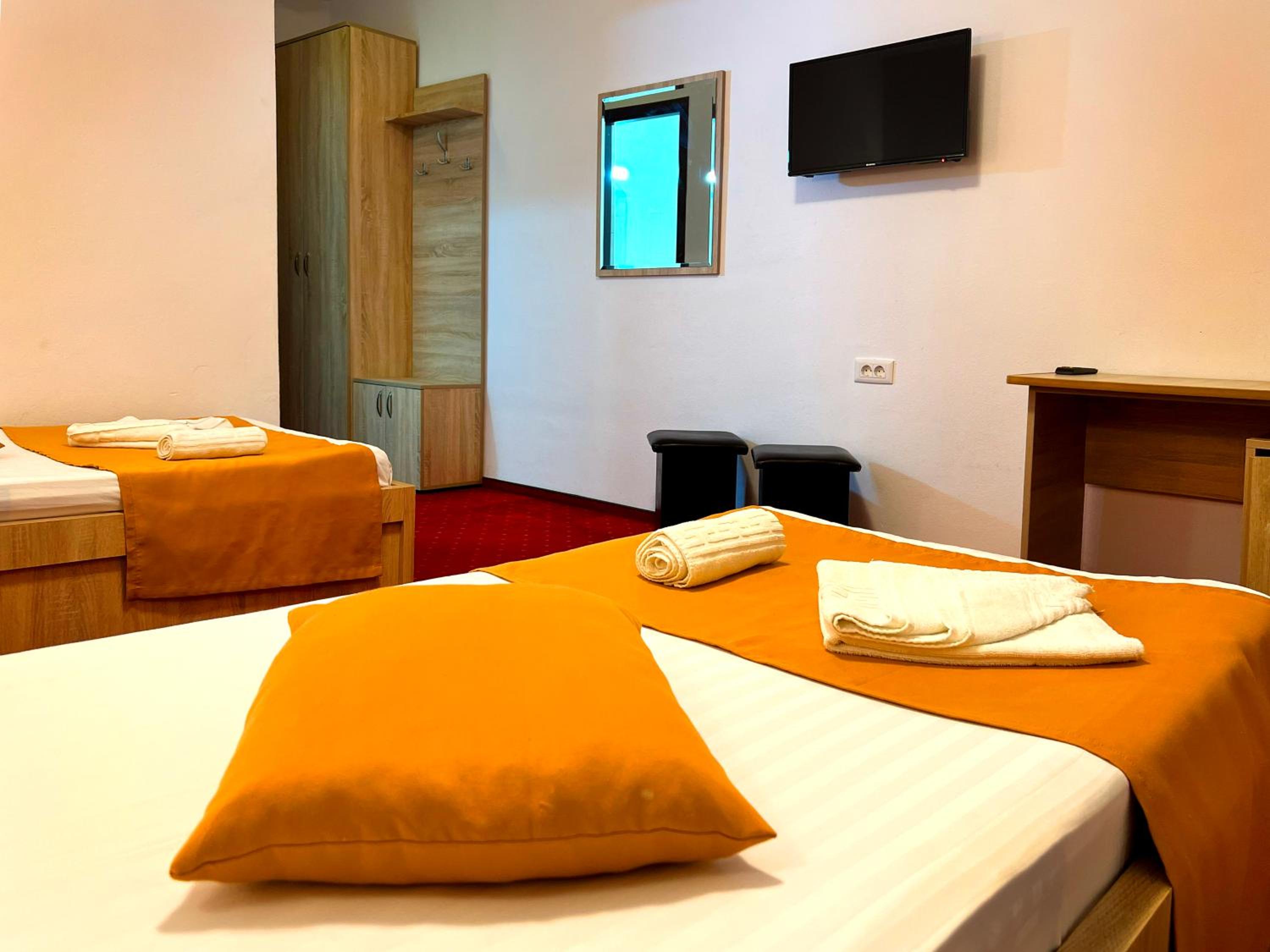Twin Room - Photo 1