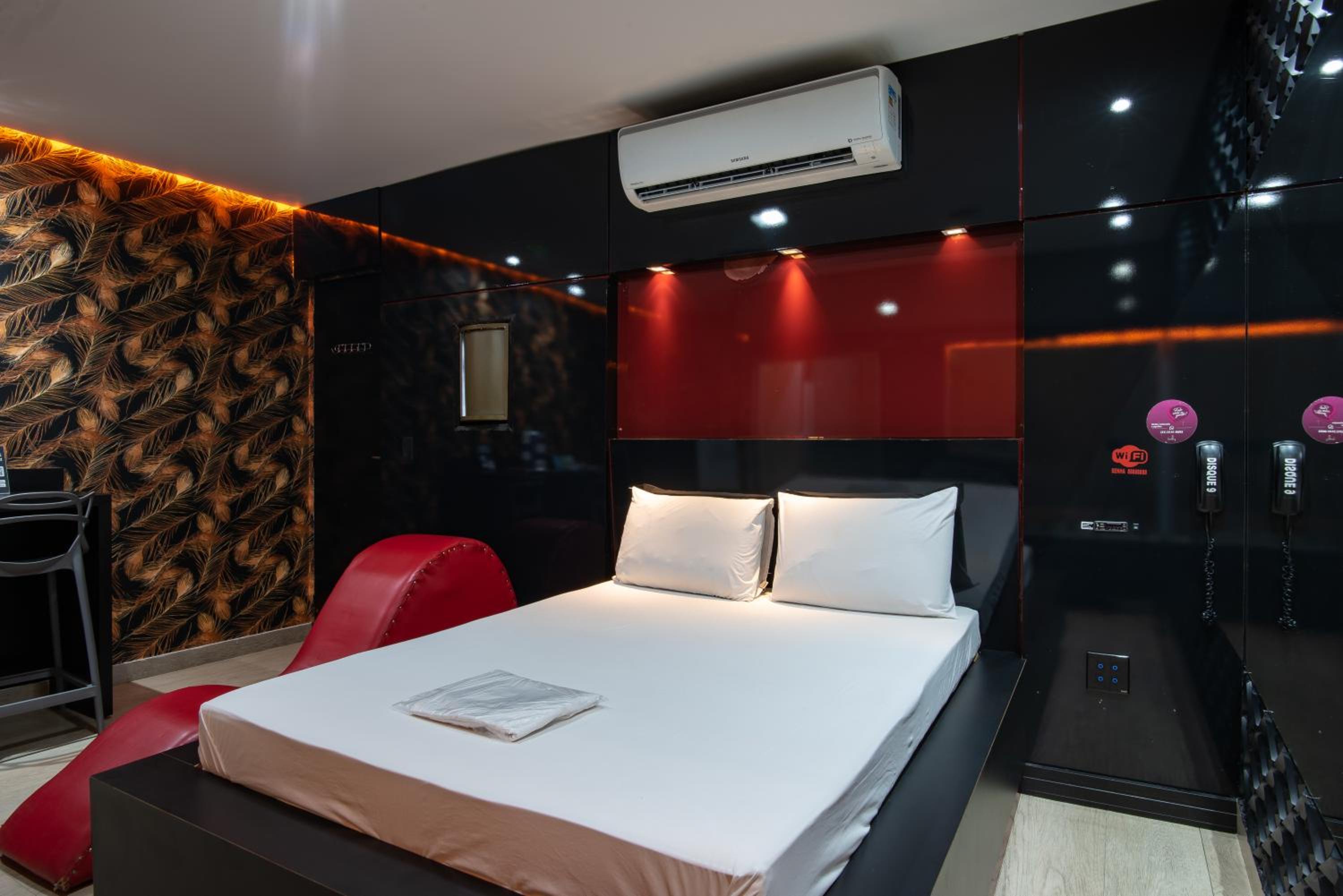 Suite with Hot Tub - Photo 13