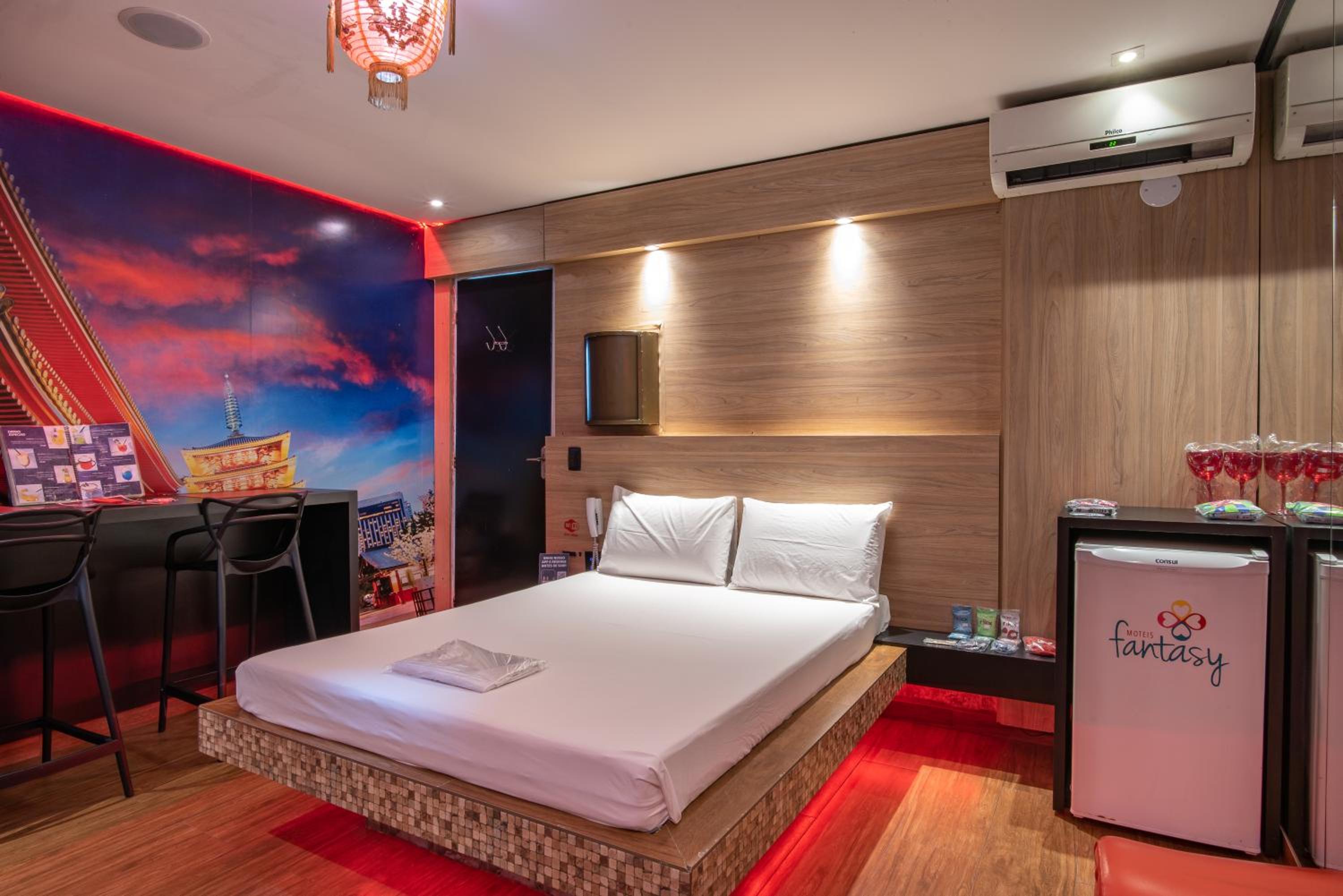 Suite with Hot Tub - Photo 6