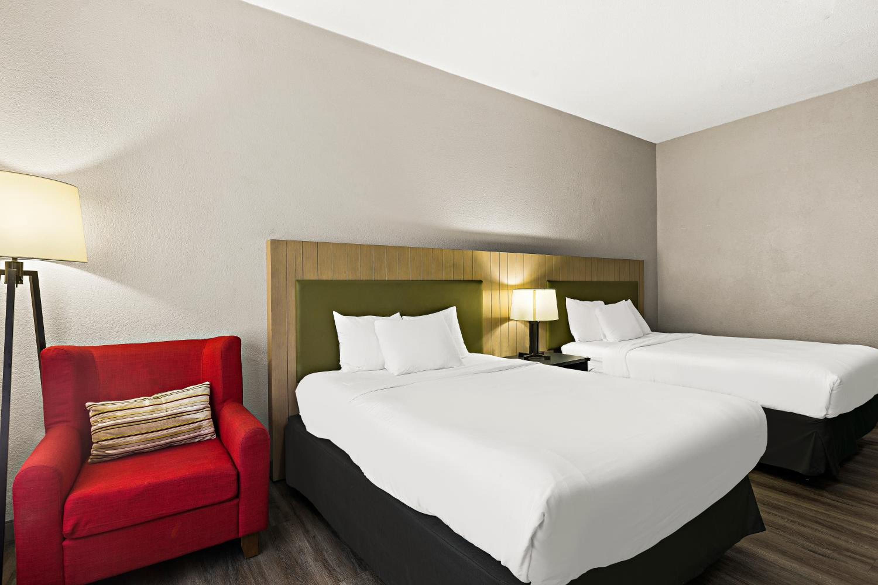 Executive Queen Room - Non-Smoking - Photo 3
