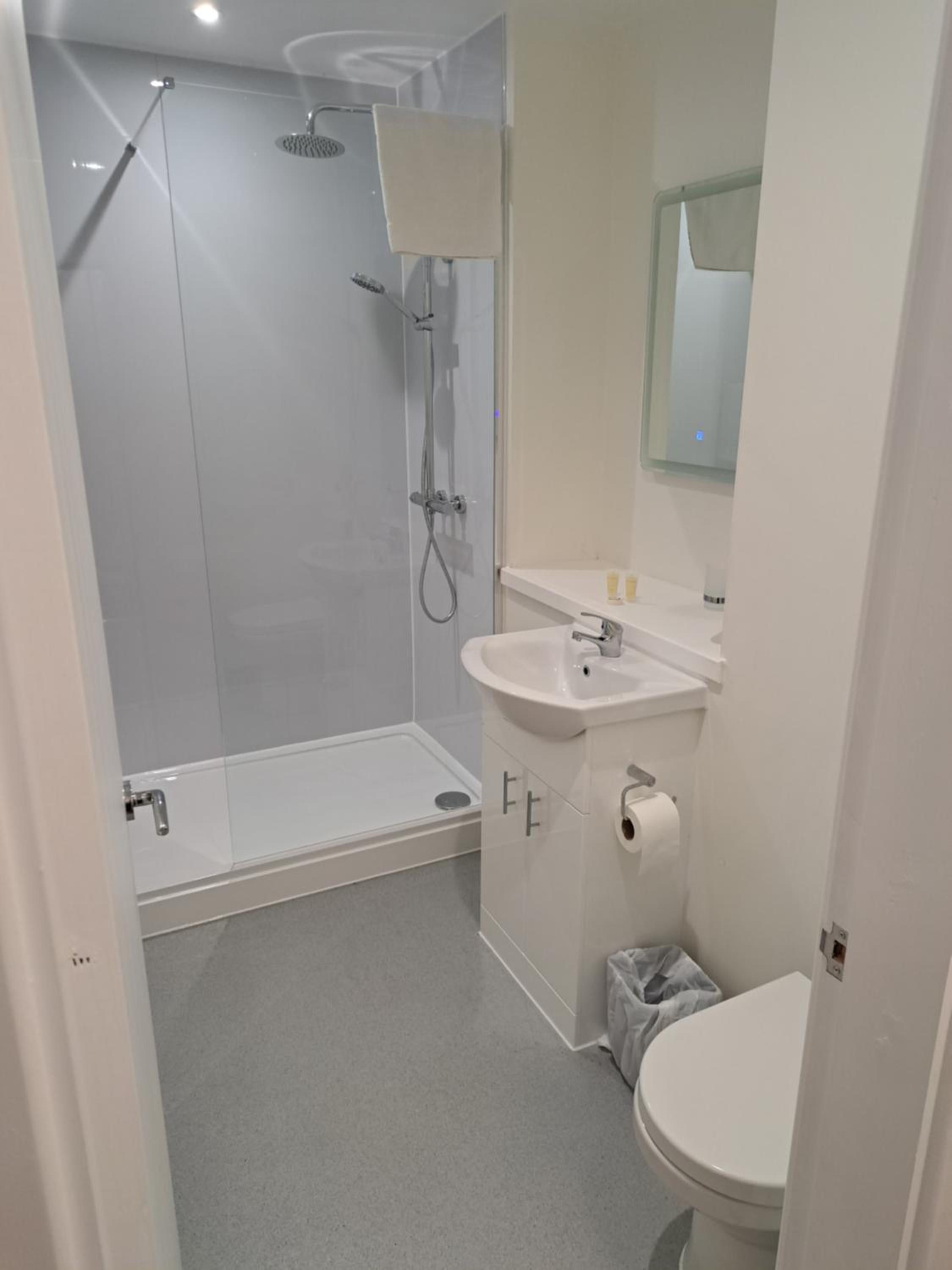 Double Room - Photo 5