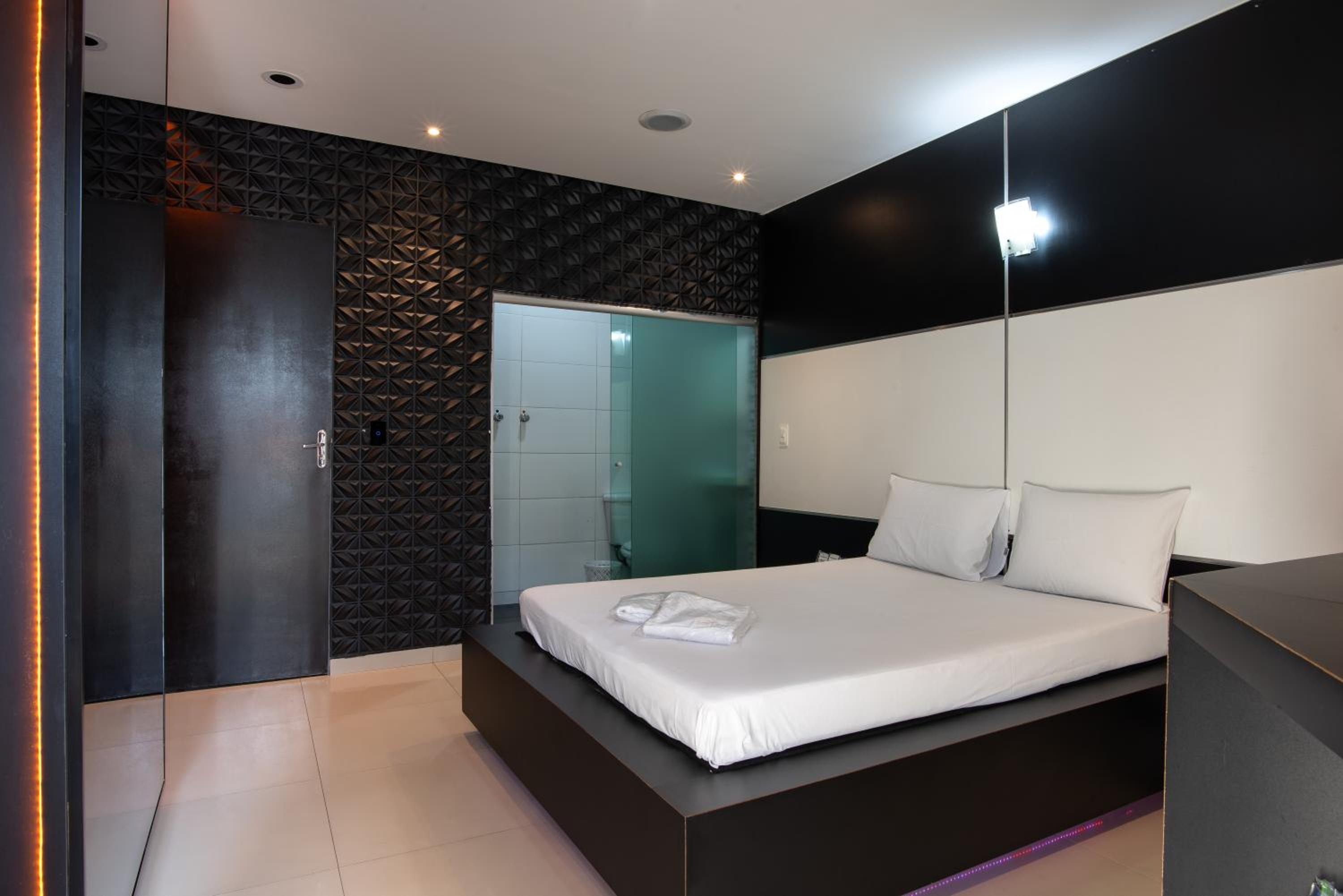 Superior Suite - Photo 8