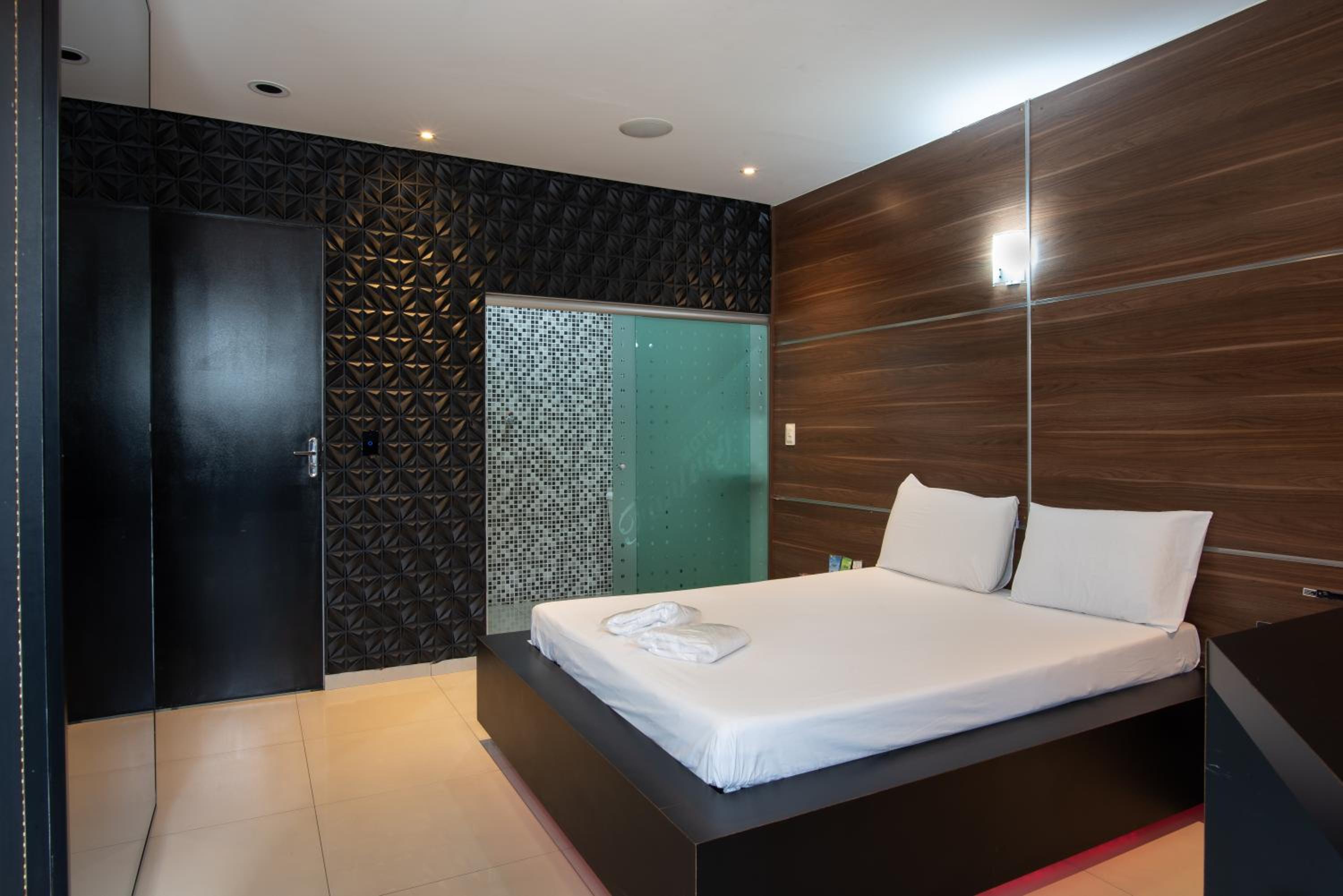 Superior Suite - Photo 7