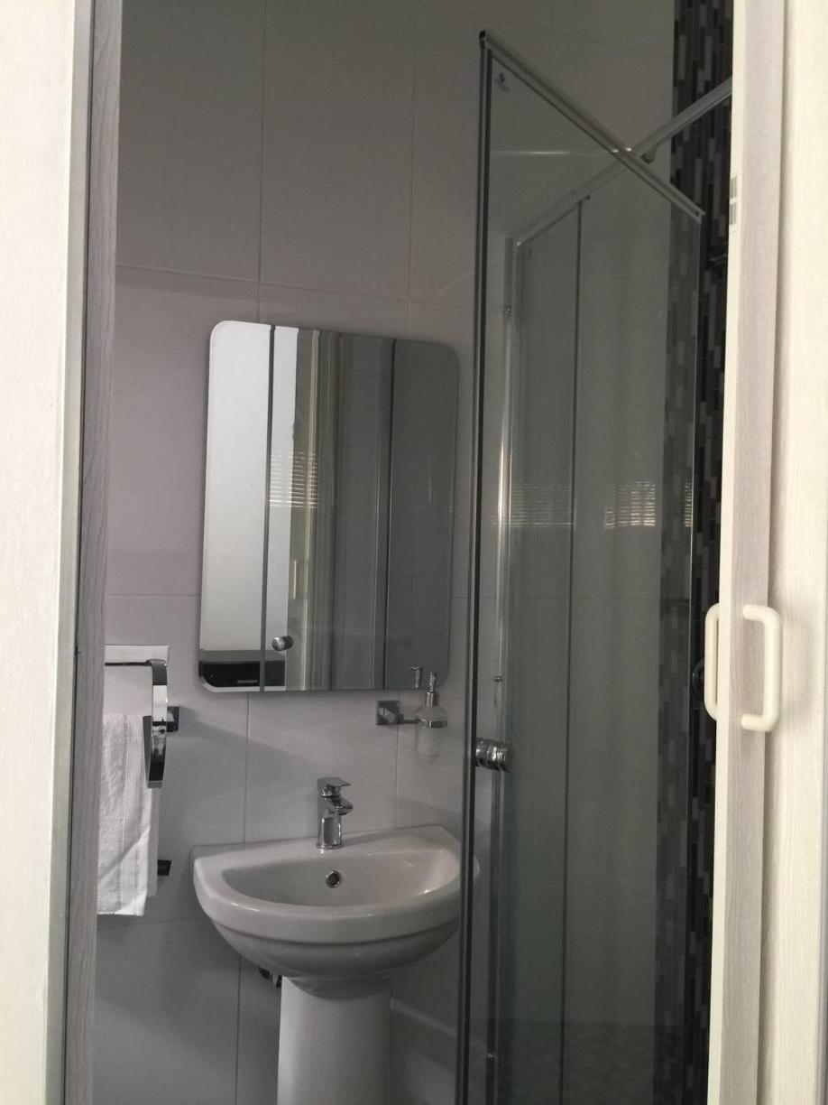 Budget Double Room photo 3