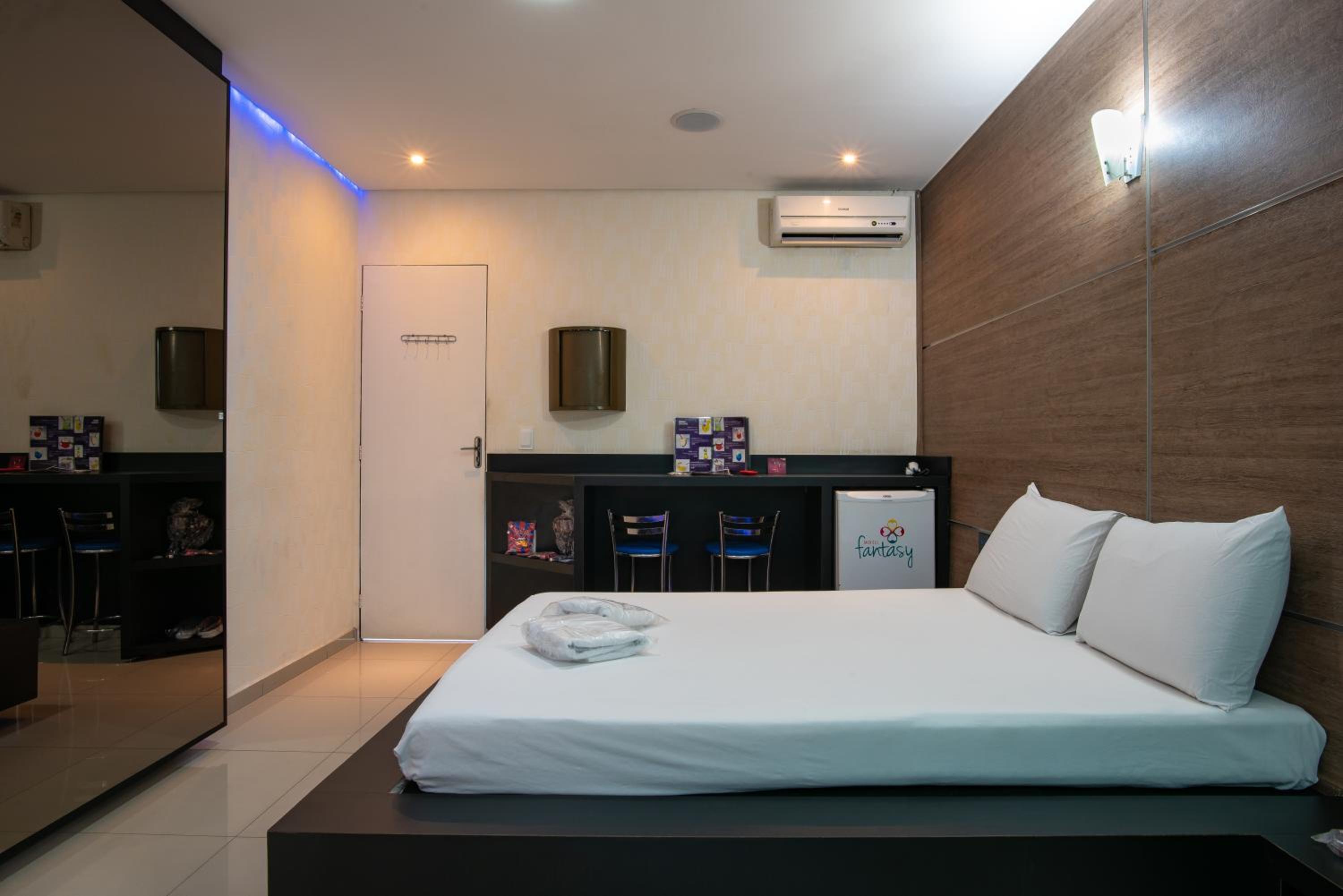 Superior Suite - Photo 12