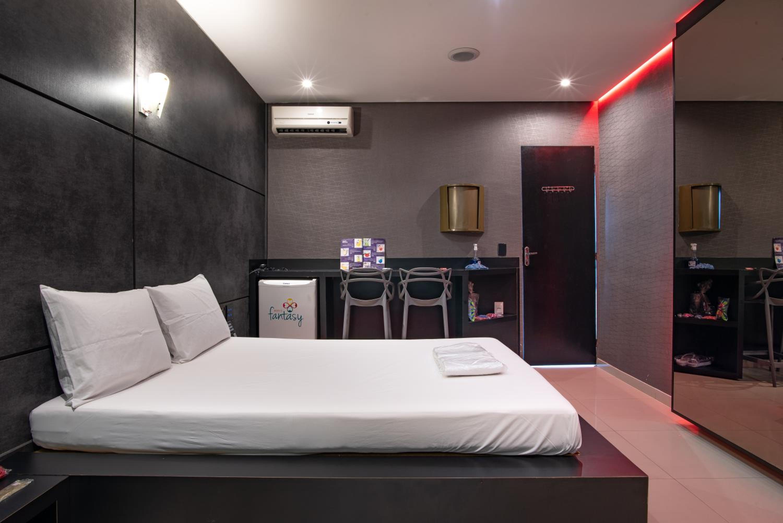 Superior Suite - Photo 11