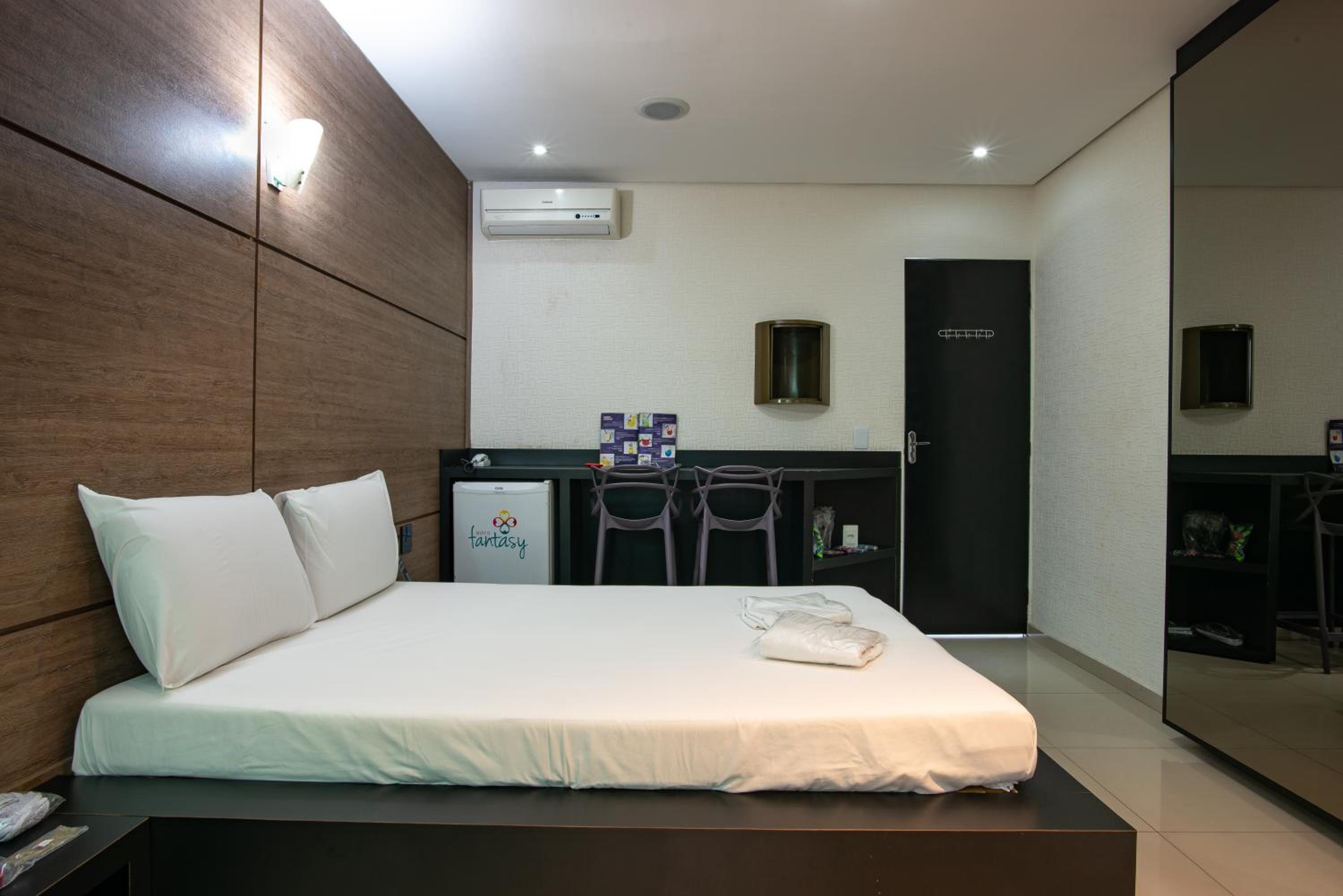 Superior Suite - Photo 13