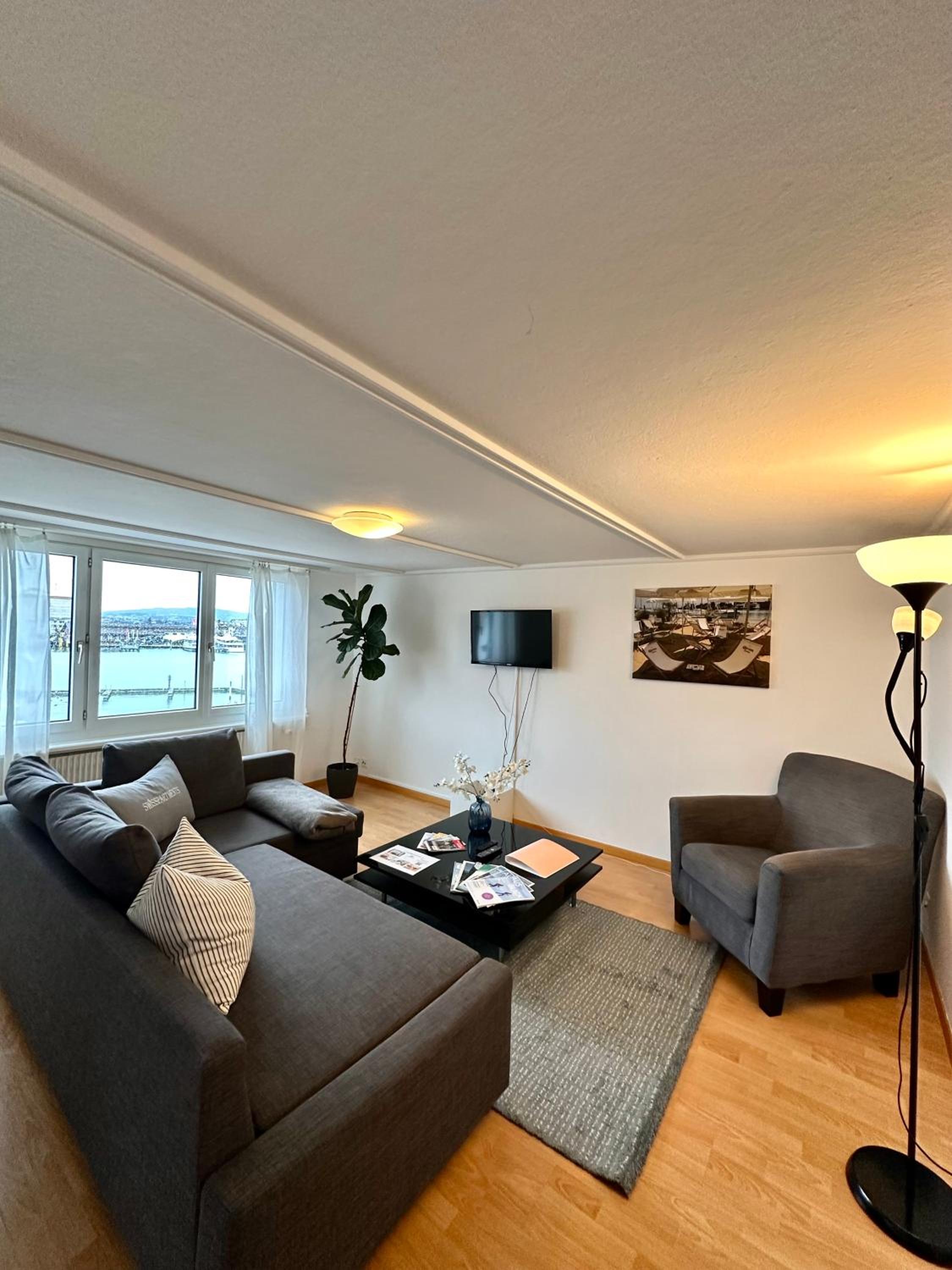 One-Bedroom Apartment photo 1