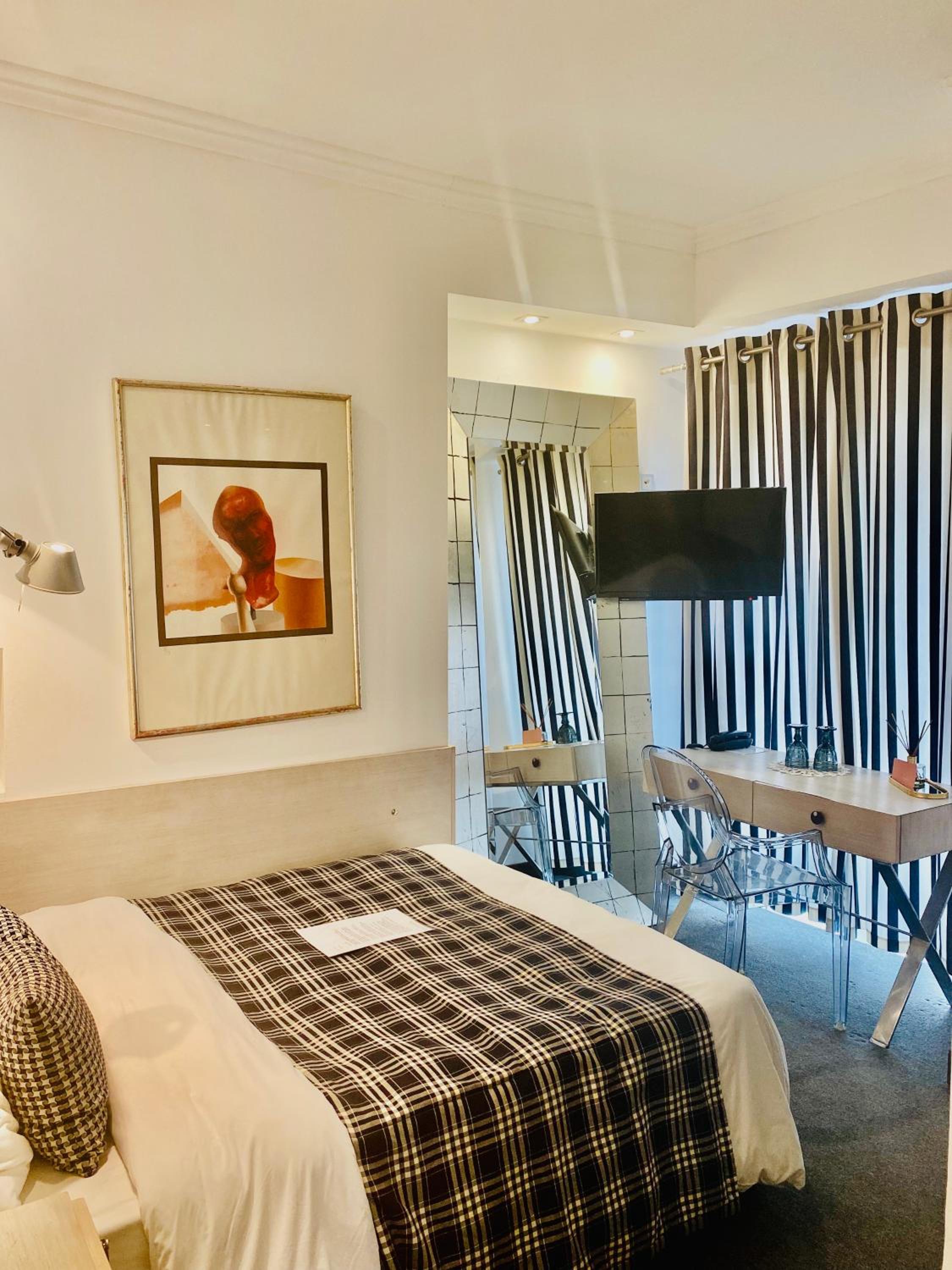 Small Double Room - Photo 2