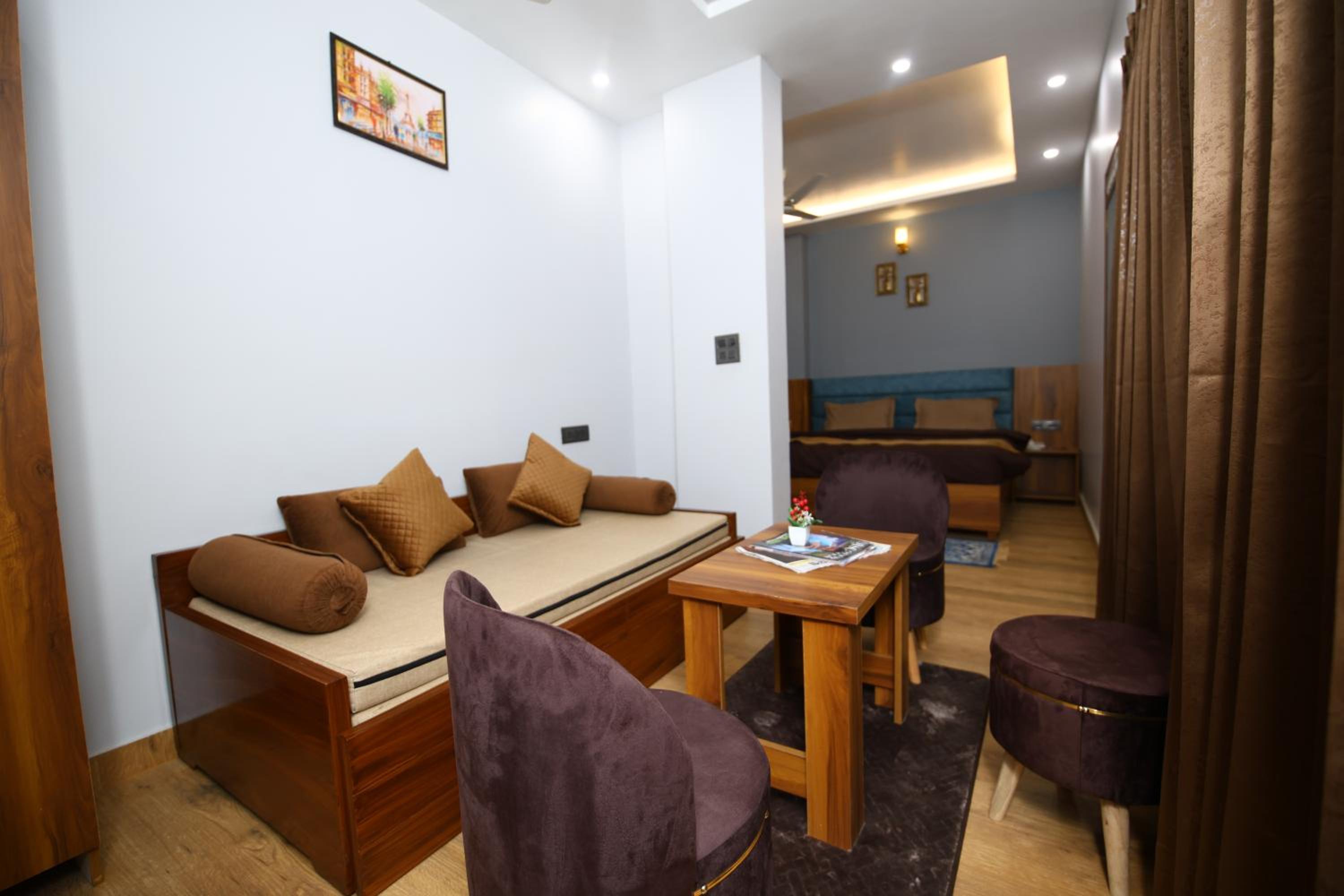Deluxe Family Suite - Photo 14