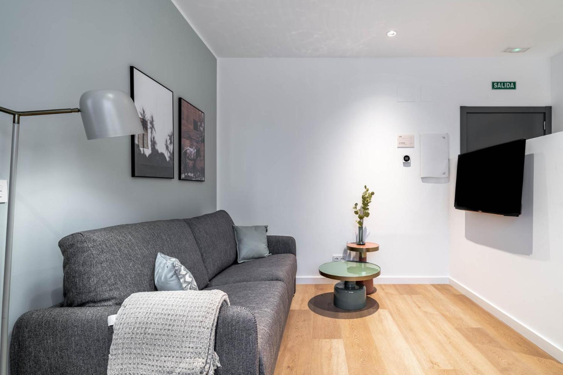 One-Bedroom Apartment - Photo 2