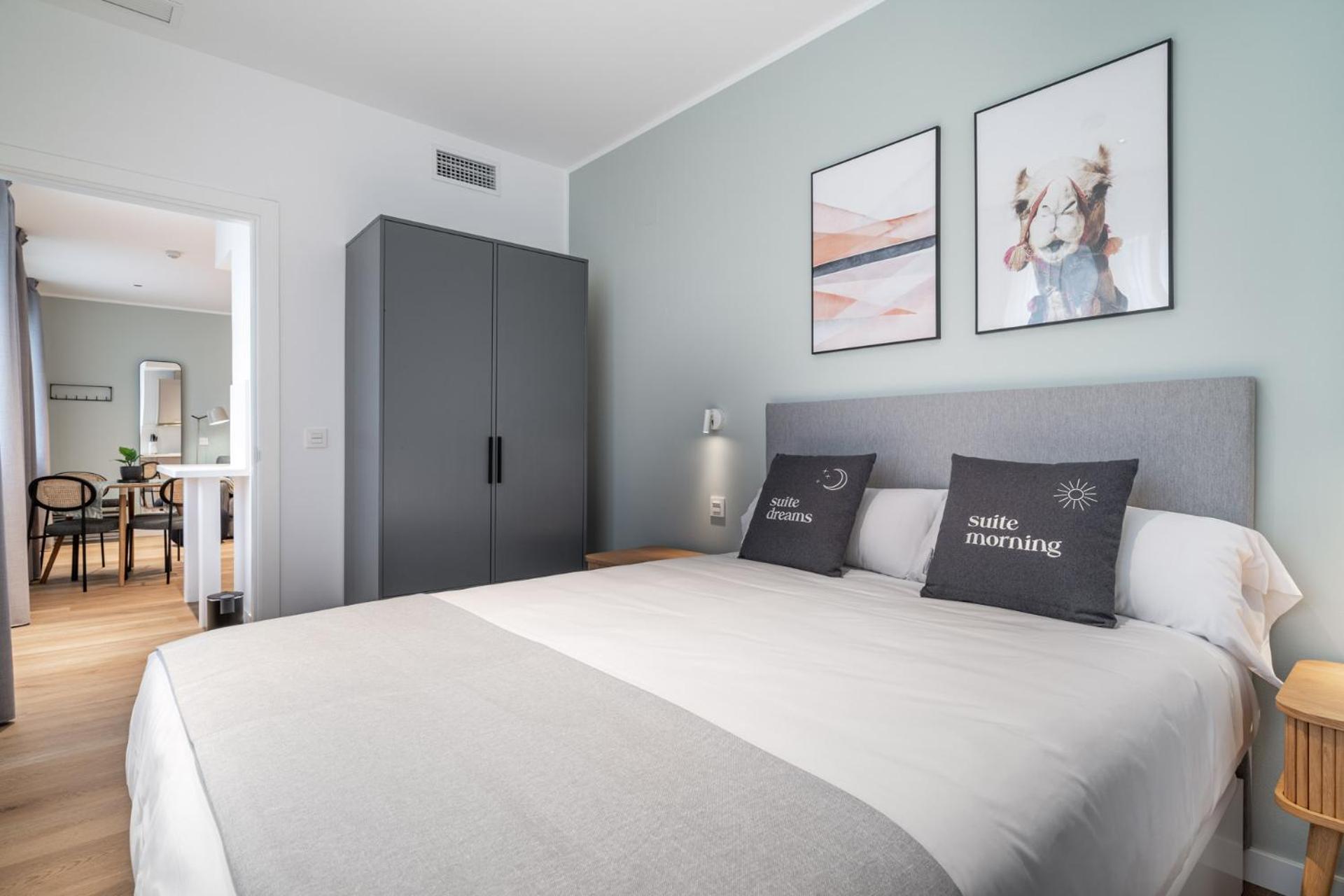 One-Bedroom Apartment - Photo 11