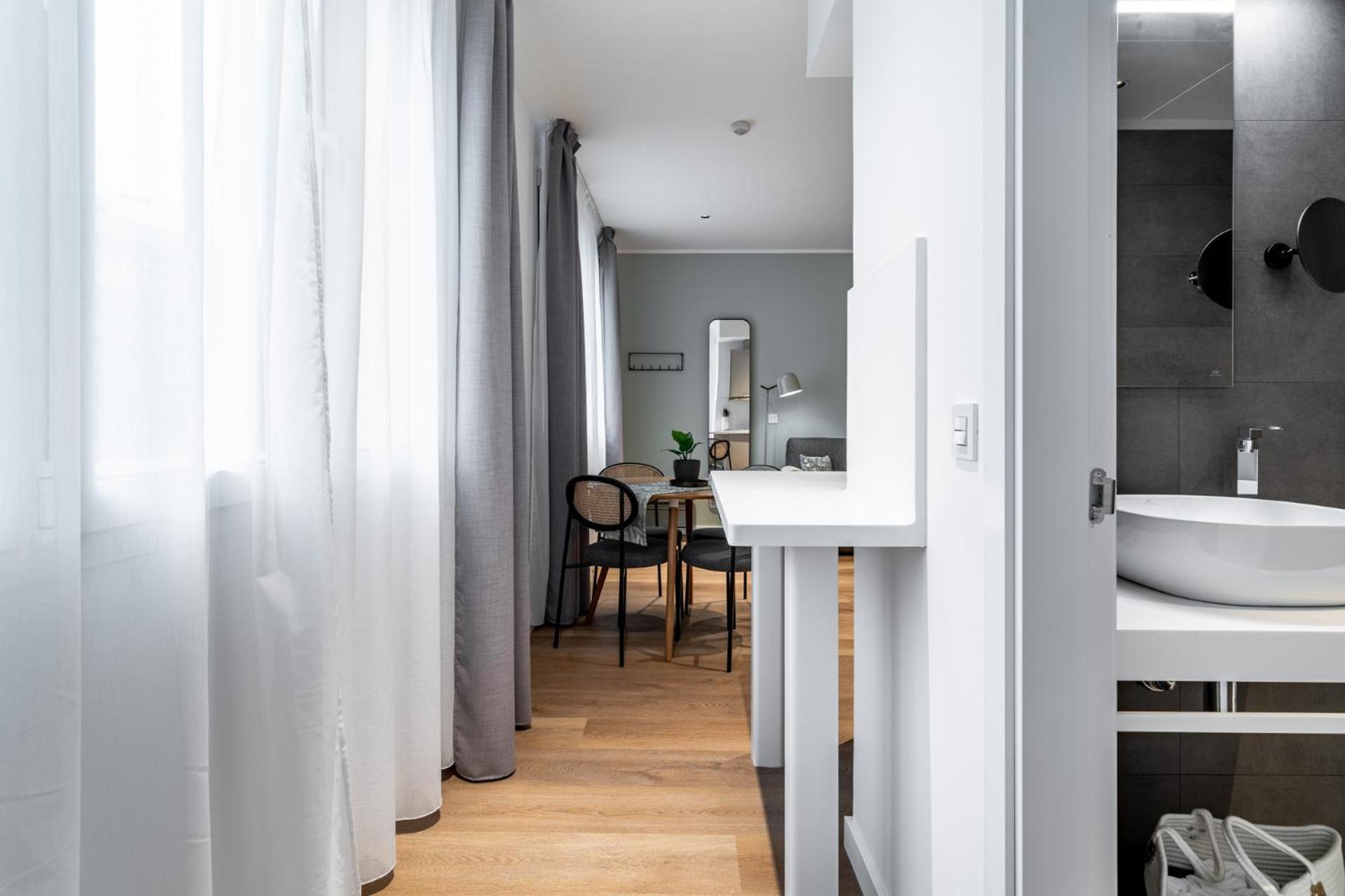 One-Bedroom Apartment - Photo 14