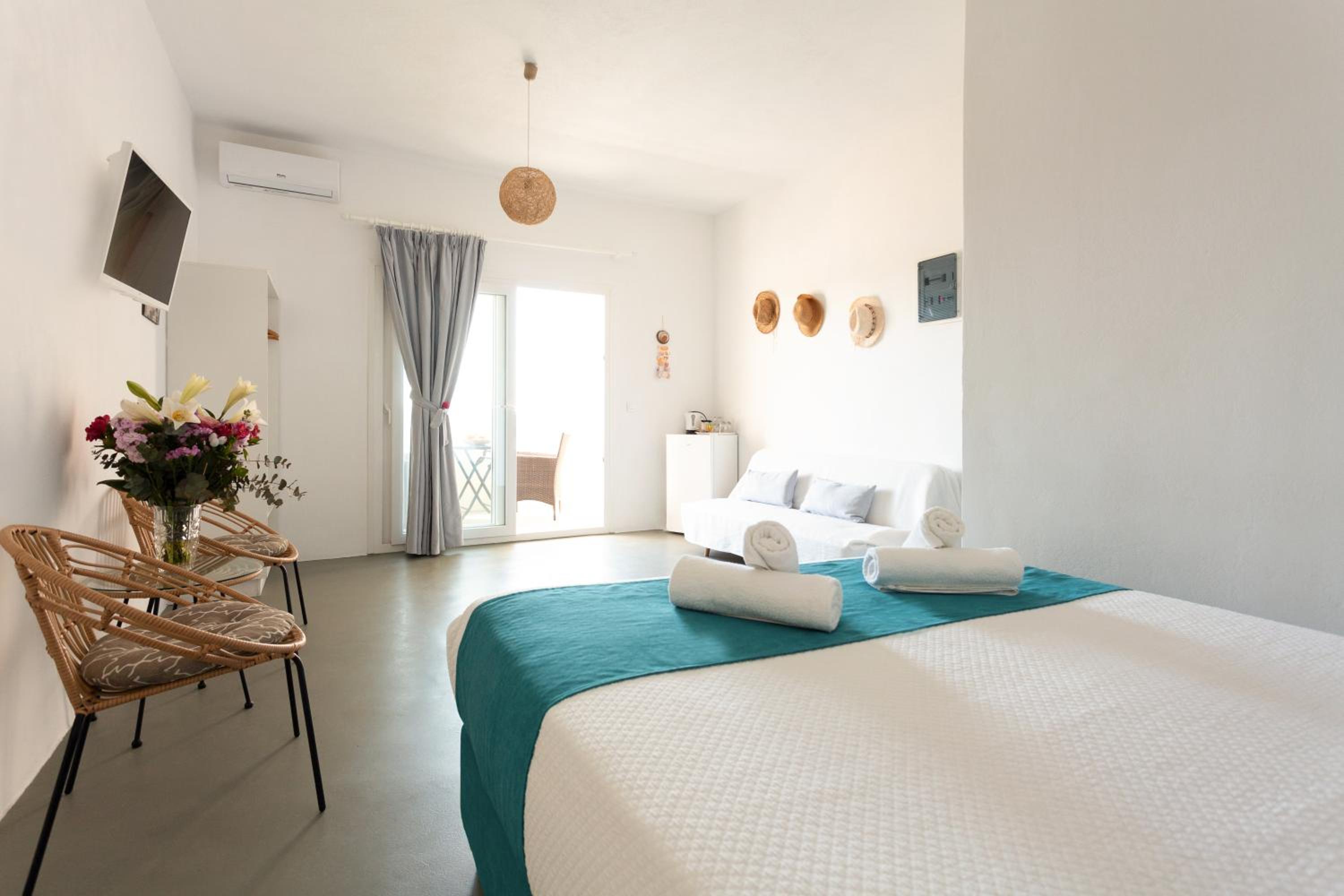 Seaside White Junior Suite - Photo 1