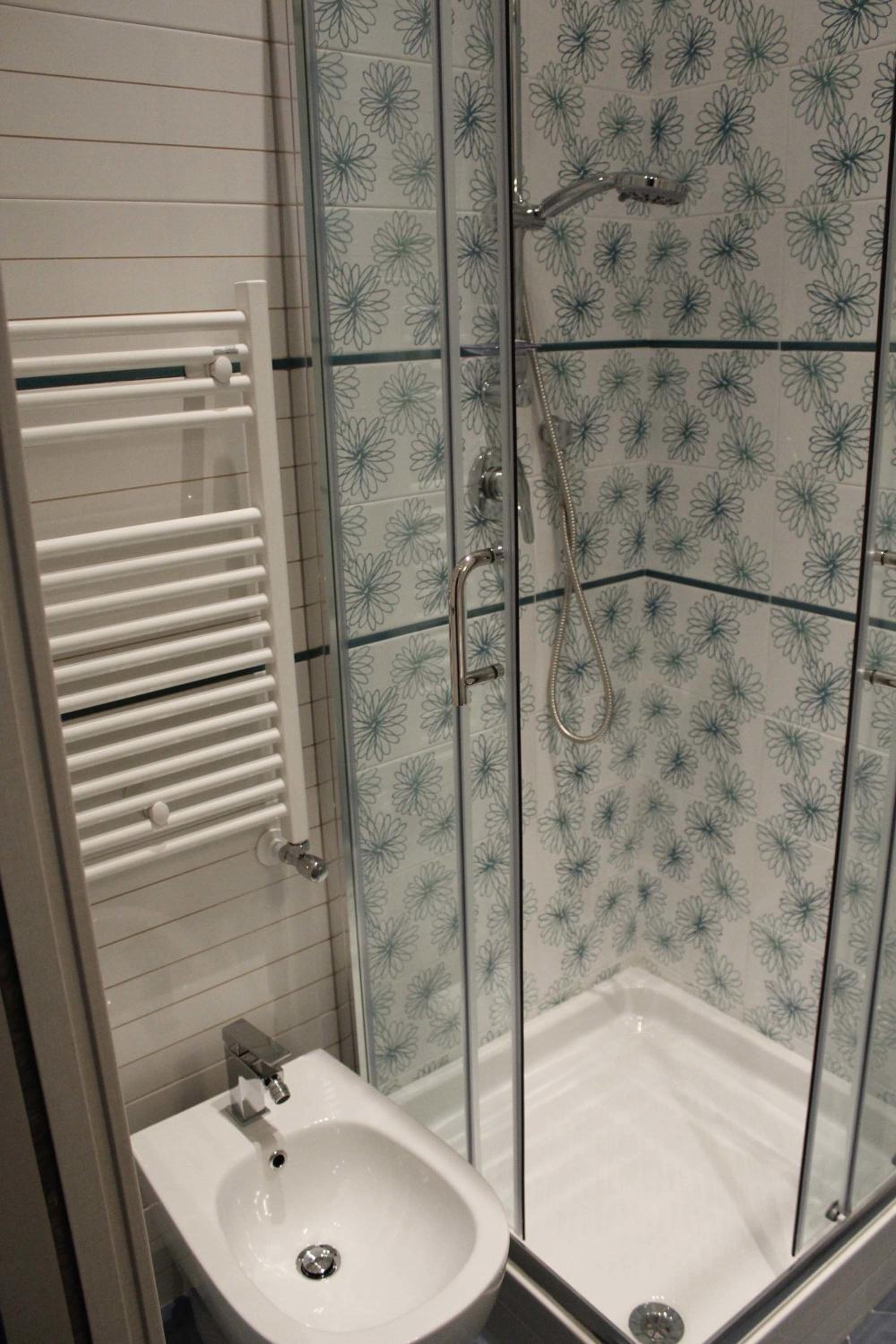 Deluxe Room (2 Adults + 1 Child) - Photo 4