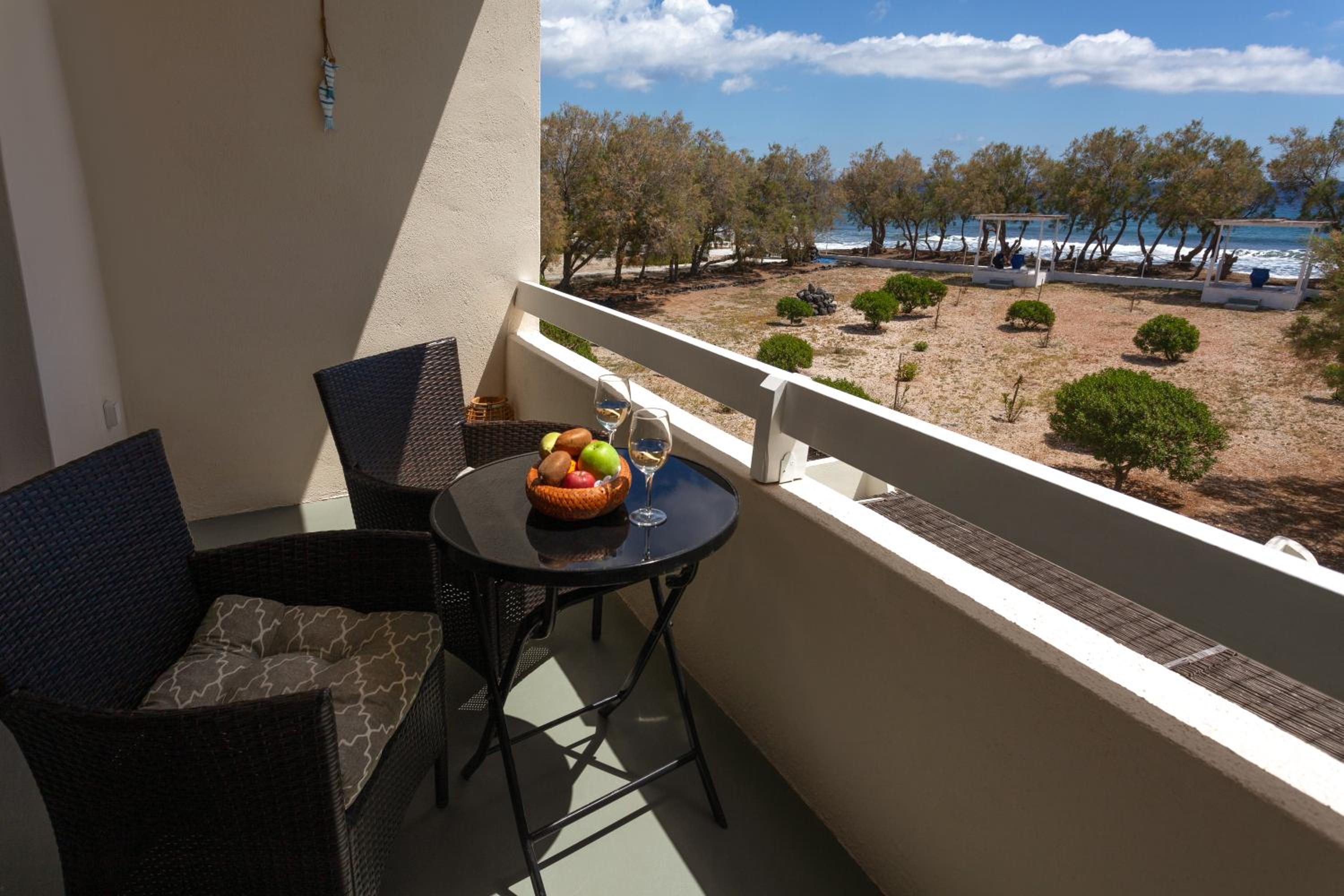 Seaside White Junior Suite - Photo 7