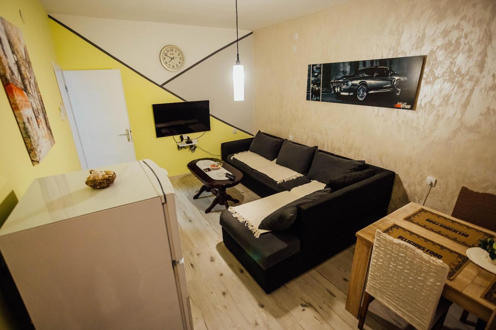 One-Bedroom Apartment photo 1