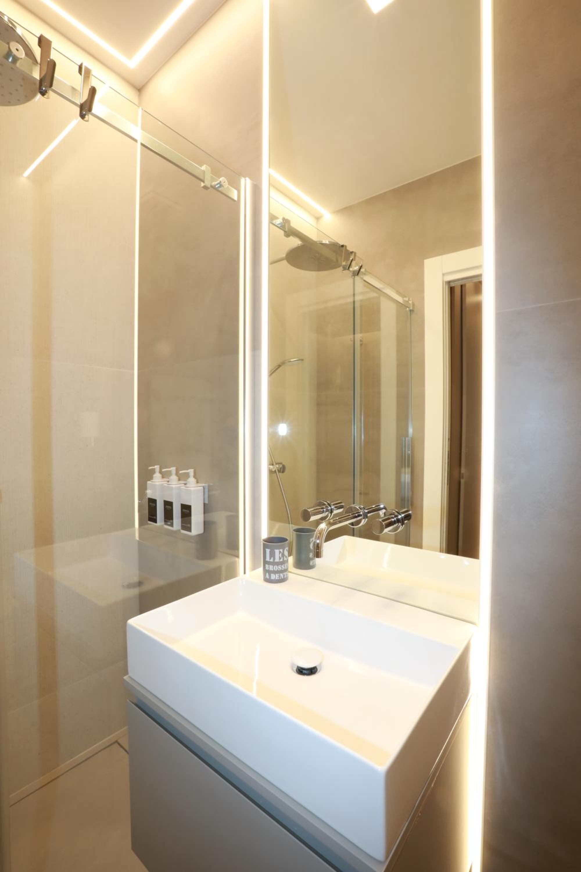 Deluxe Double Room with Balcony photo 2