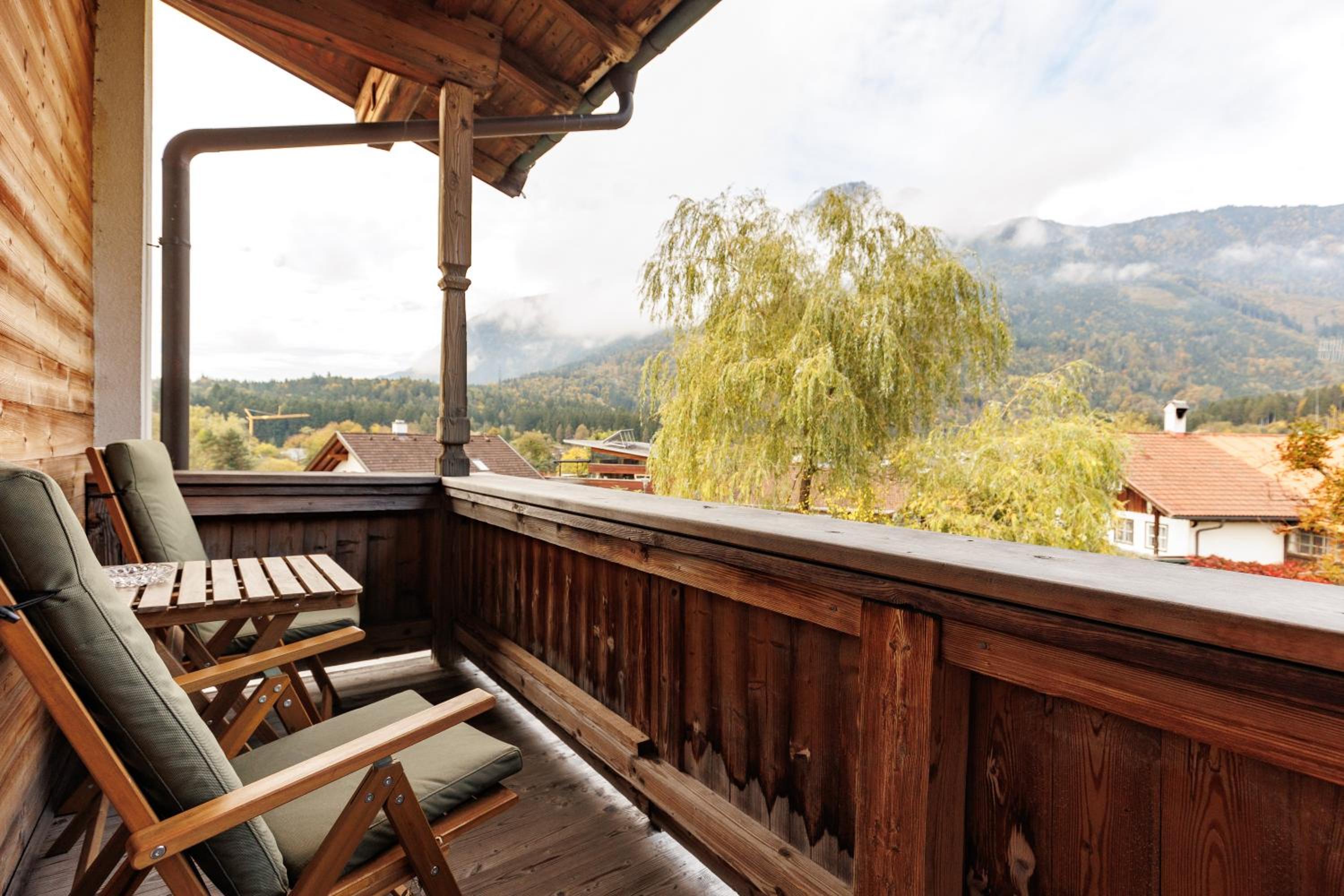 Deluxe Double Room with Balcony photo 2