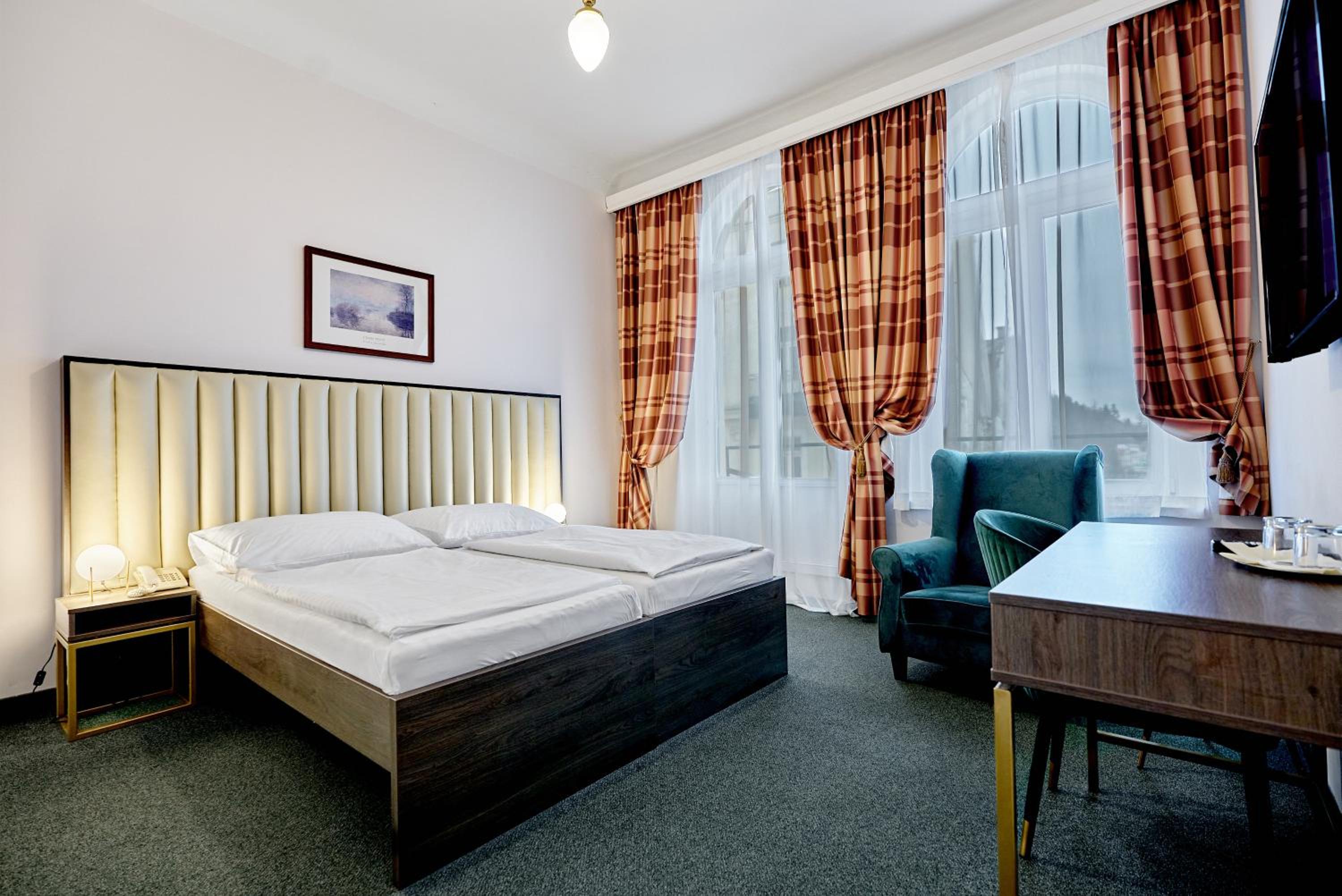 Double or Twin Room with Swimming Pool Access photo 3