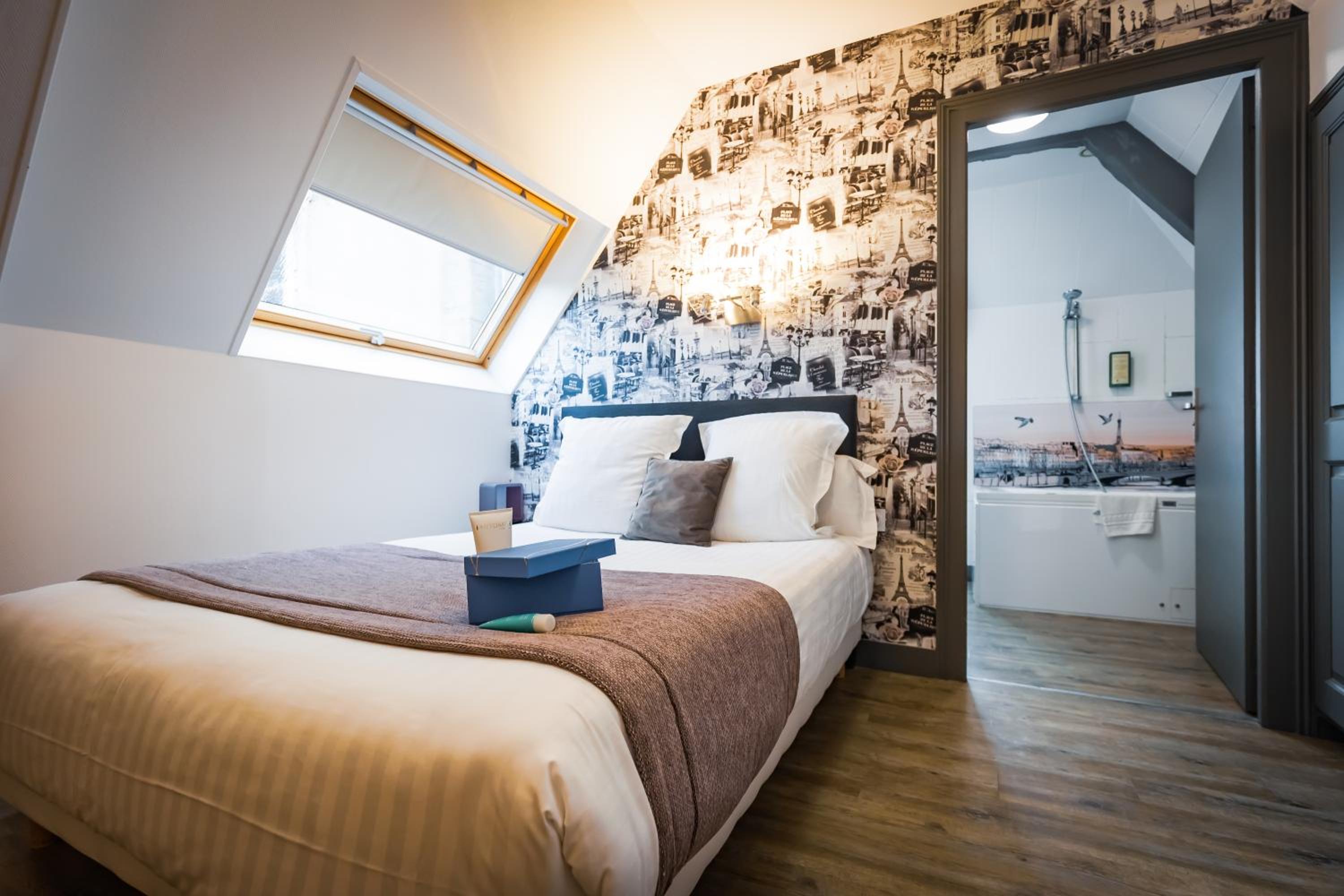 Double Room - Attic photo 2