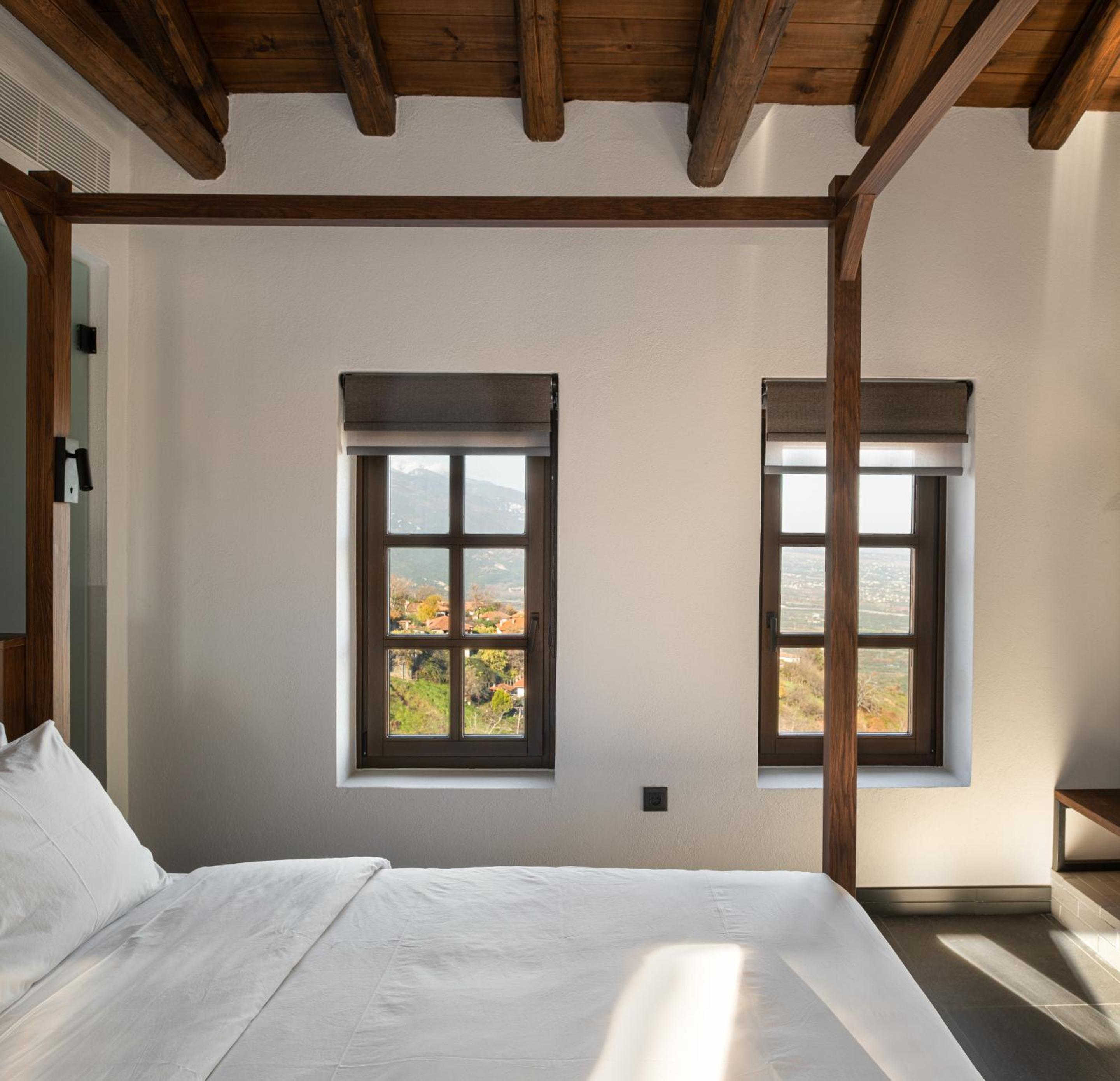 Junior Suite with Outdoor Hot Tub - Mountain & Sea View - Photo 6