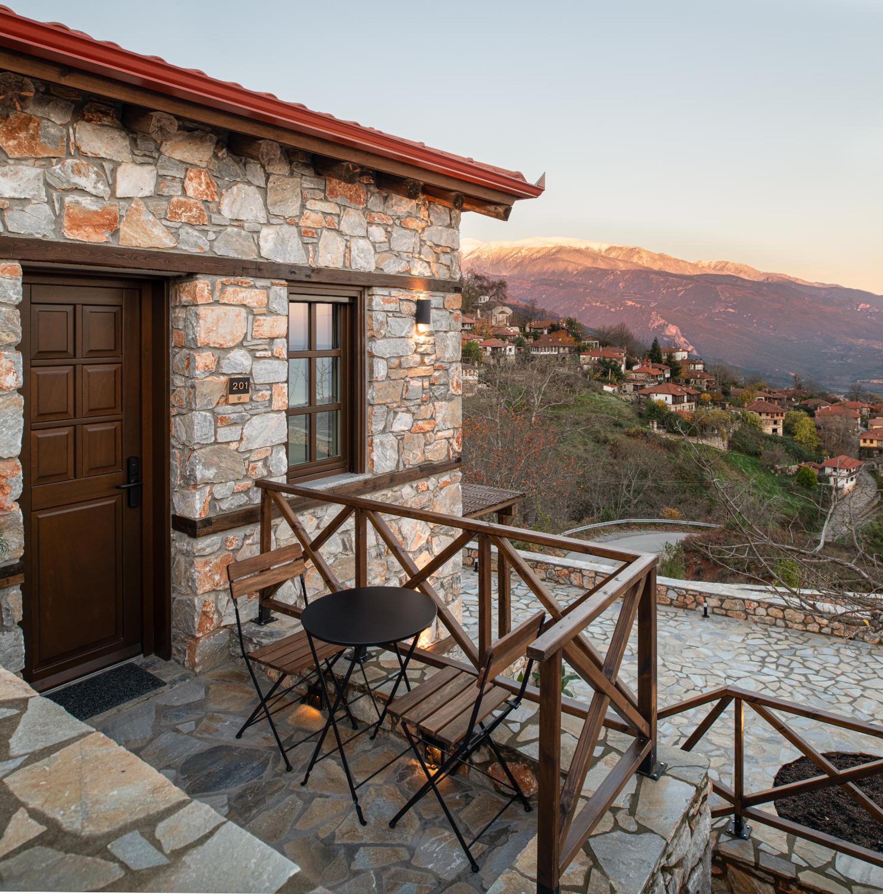 Junior Suite with Outdoor Hot Tub - Mountain & Sea View - Photo 10