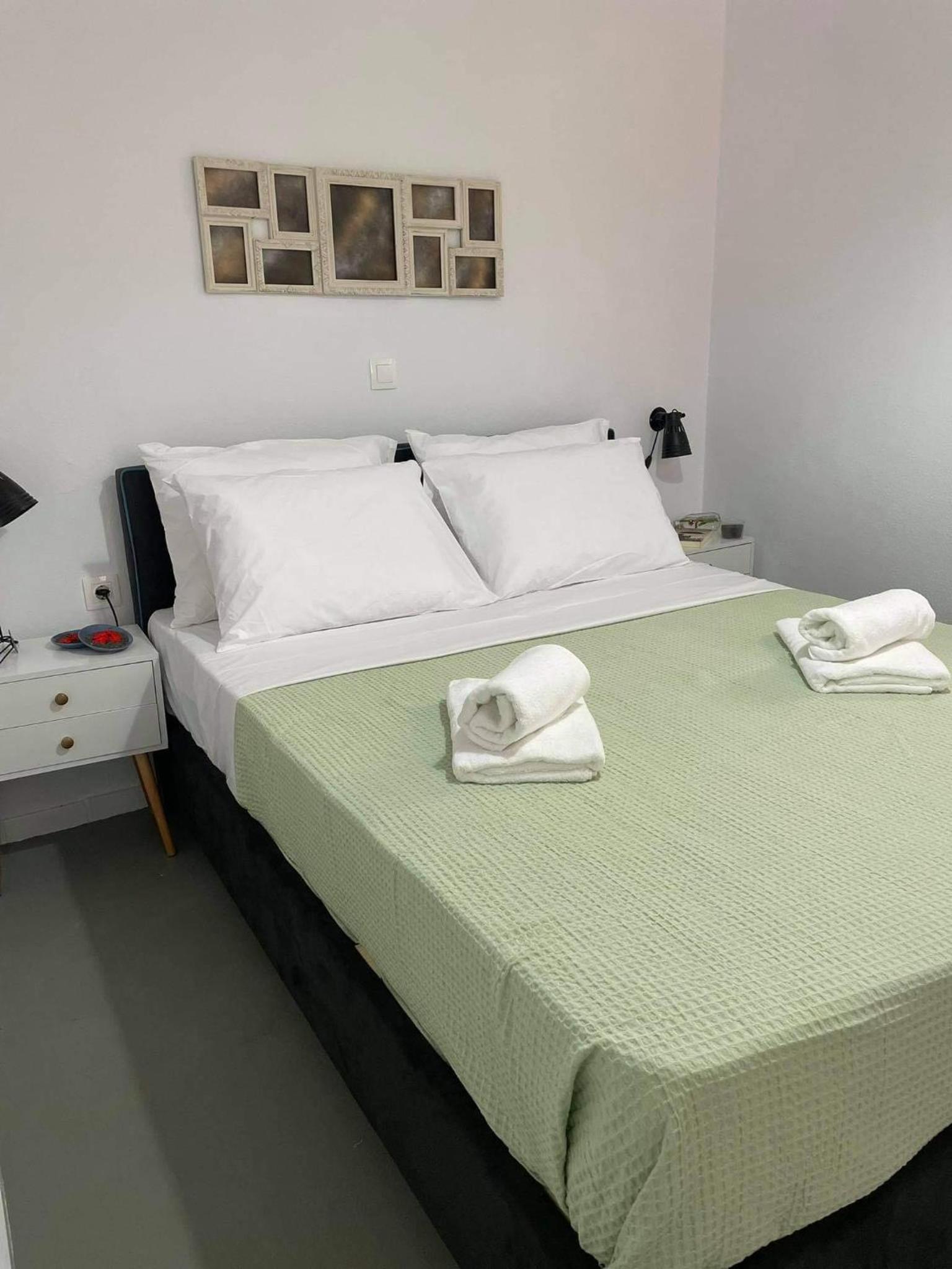 Two-Bedroom Apartment - Photo 31