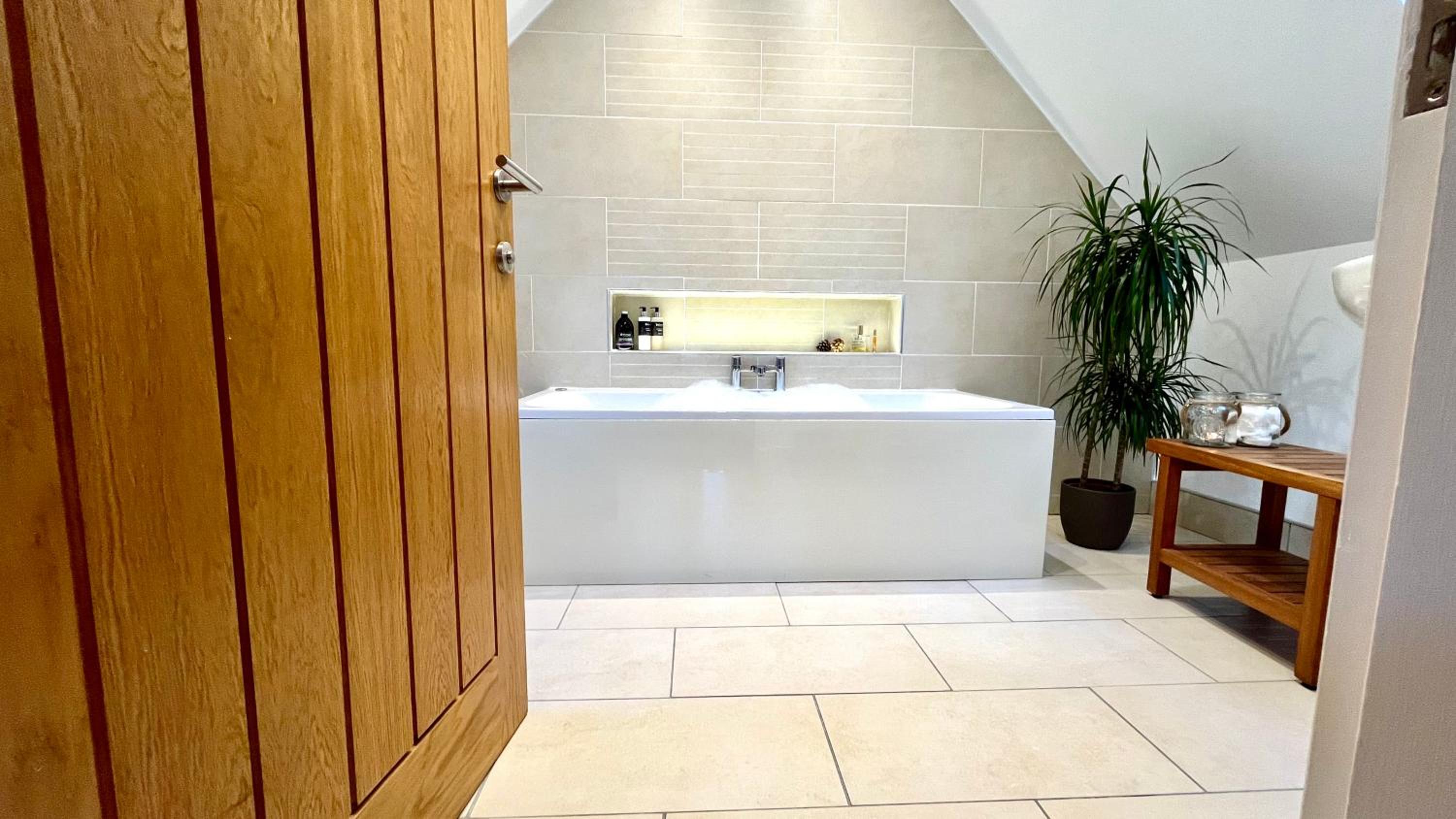Two-Bedroom House with Hot Tub photo 3