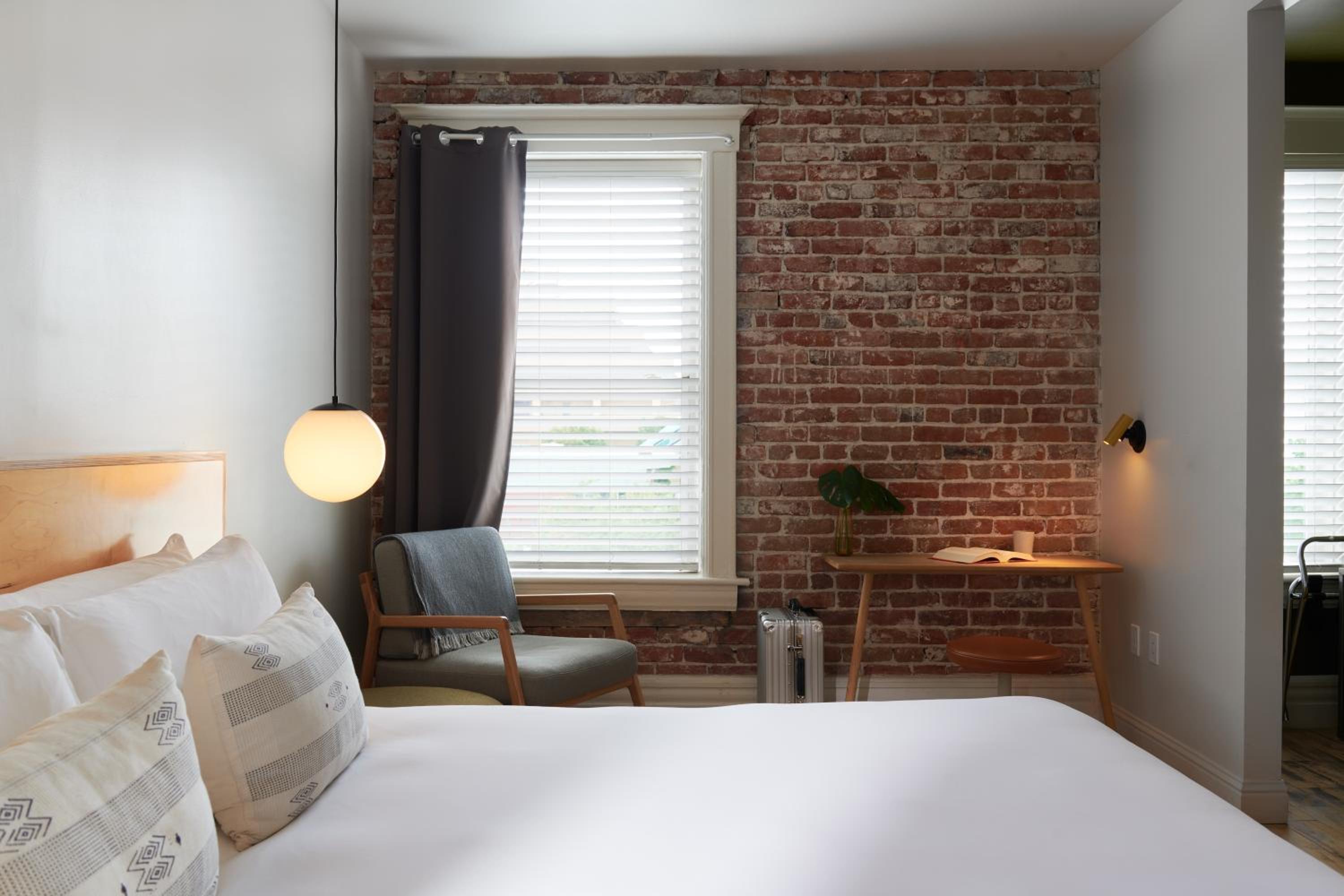 King Suite - Photo 3