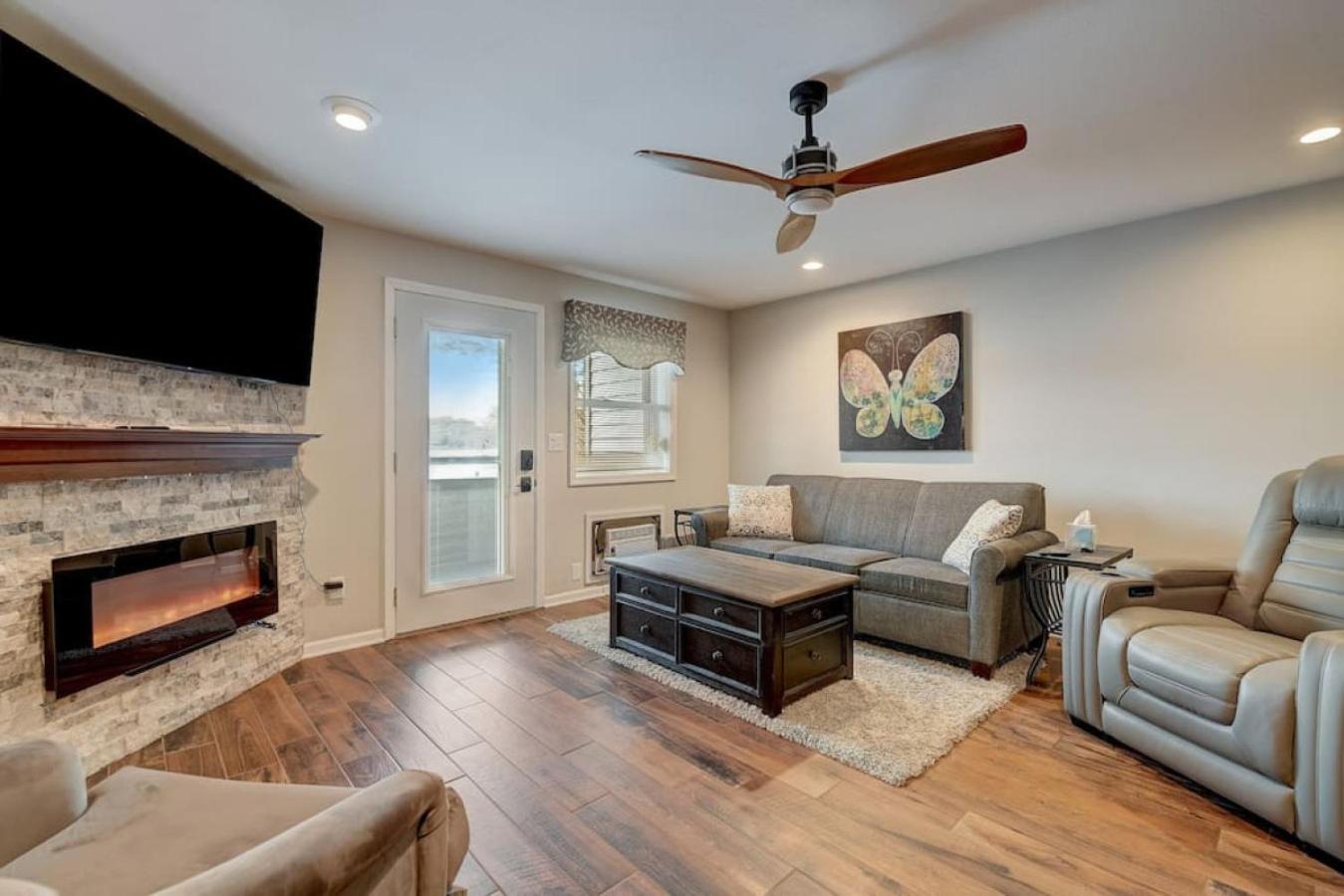 Apartment with Lake View photo 1