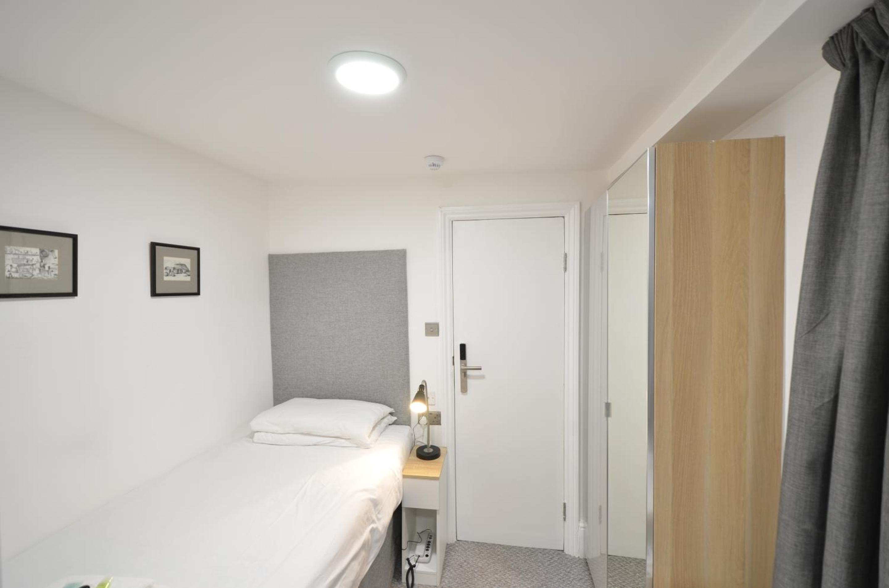 Small Single Room photo 1