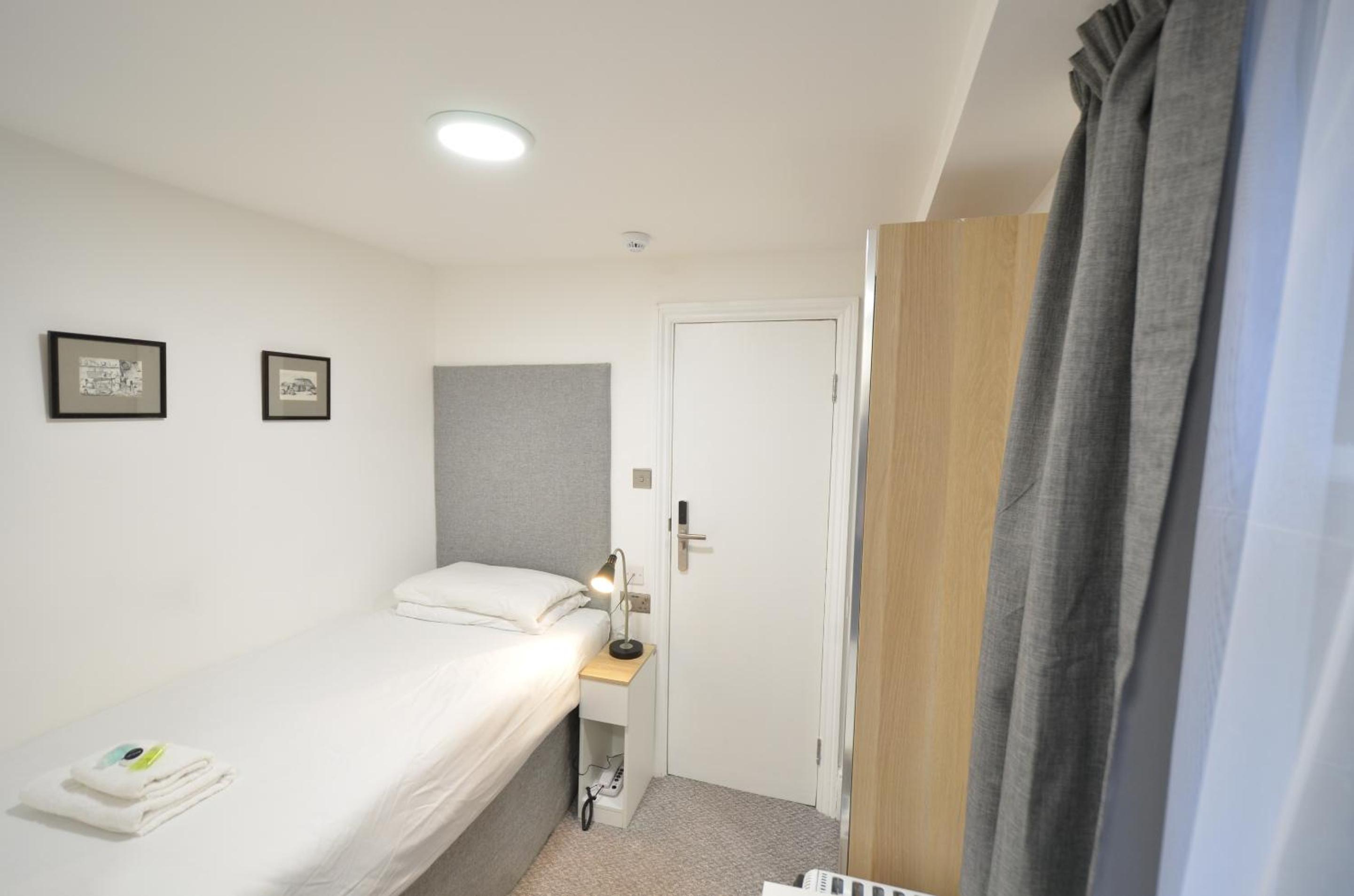 Small Single Room photo 3