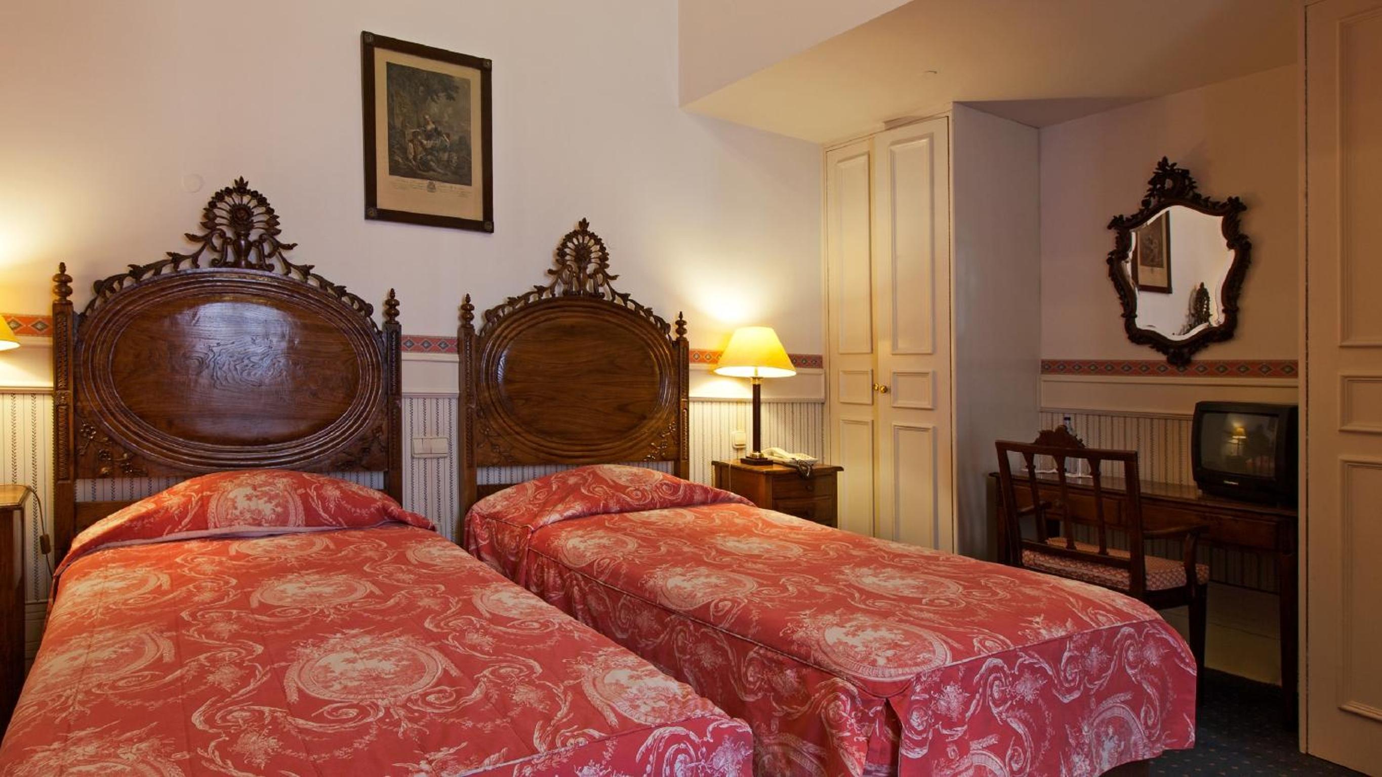 Superior Double or Twin Room with Extra Bed - Photo 4