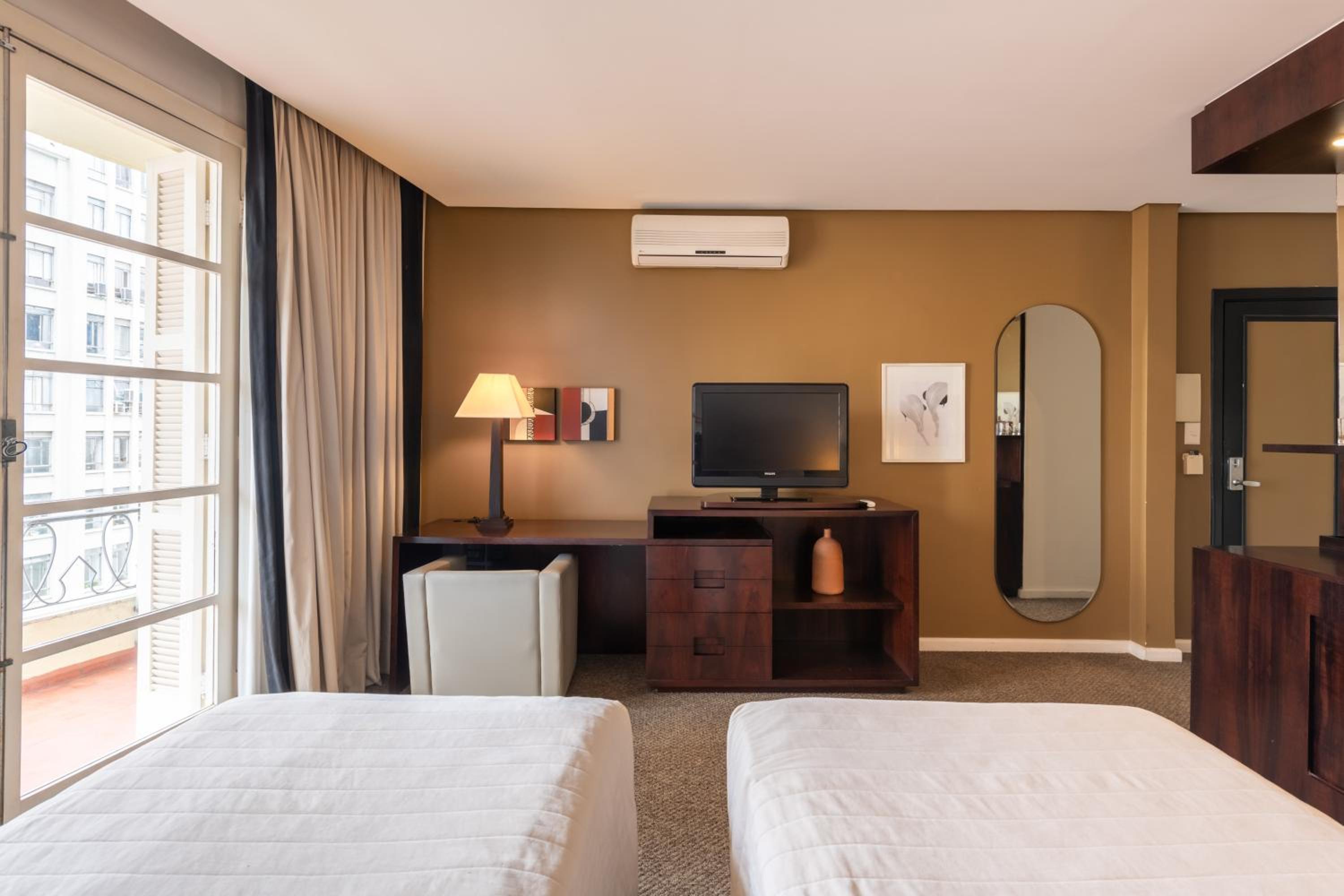 Standard Twin Room - Photo 4