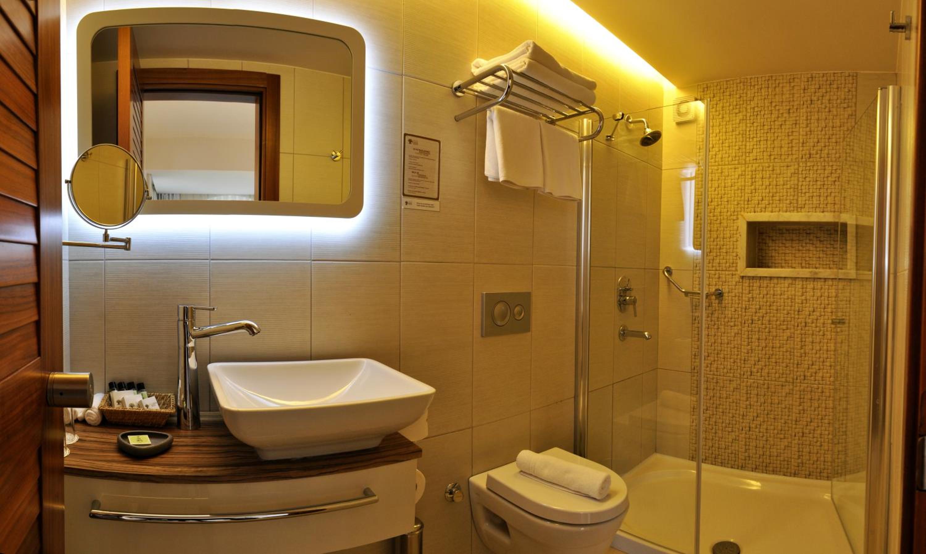 Standard Double Room - Photo 12