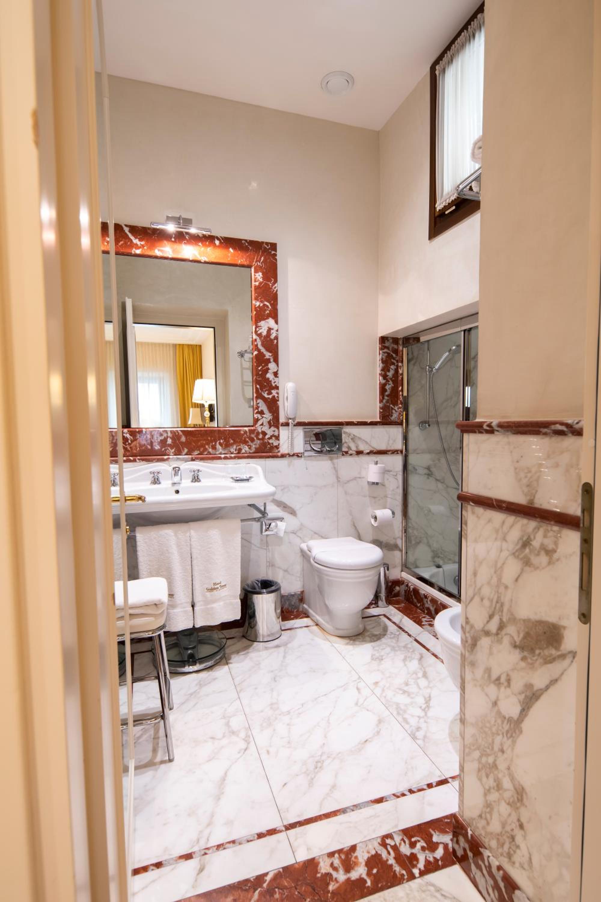 Classic Double or Twin Room - Photo 4