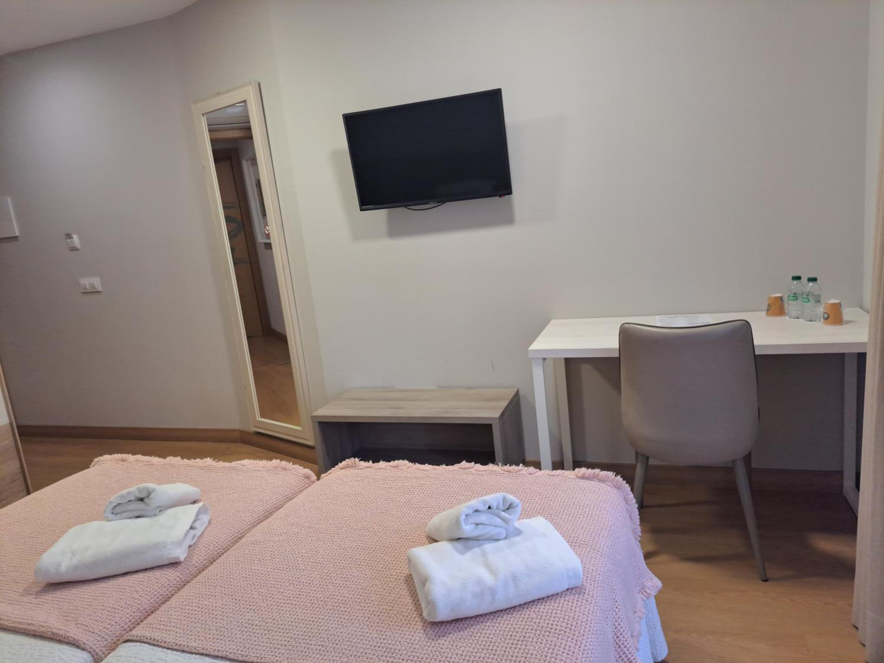 Budget Twin Room photo 2
