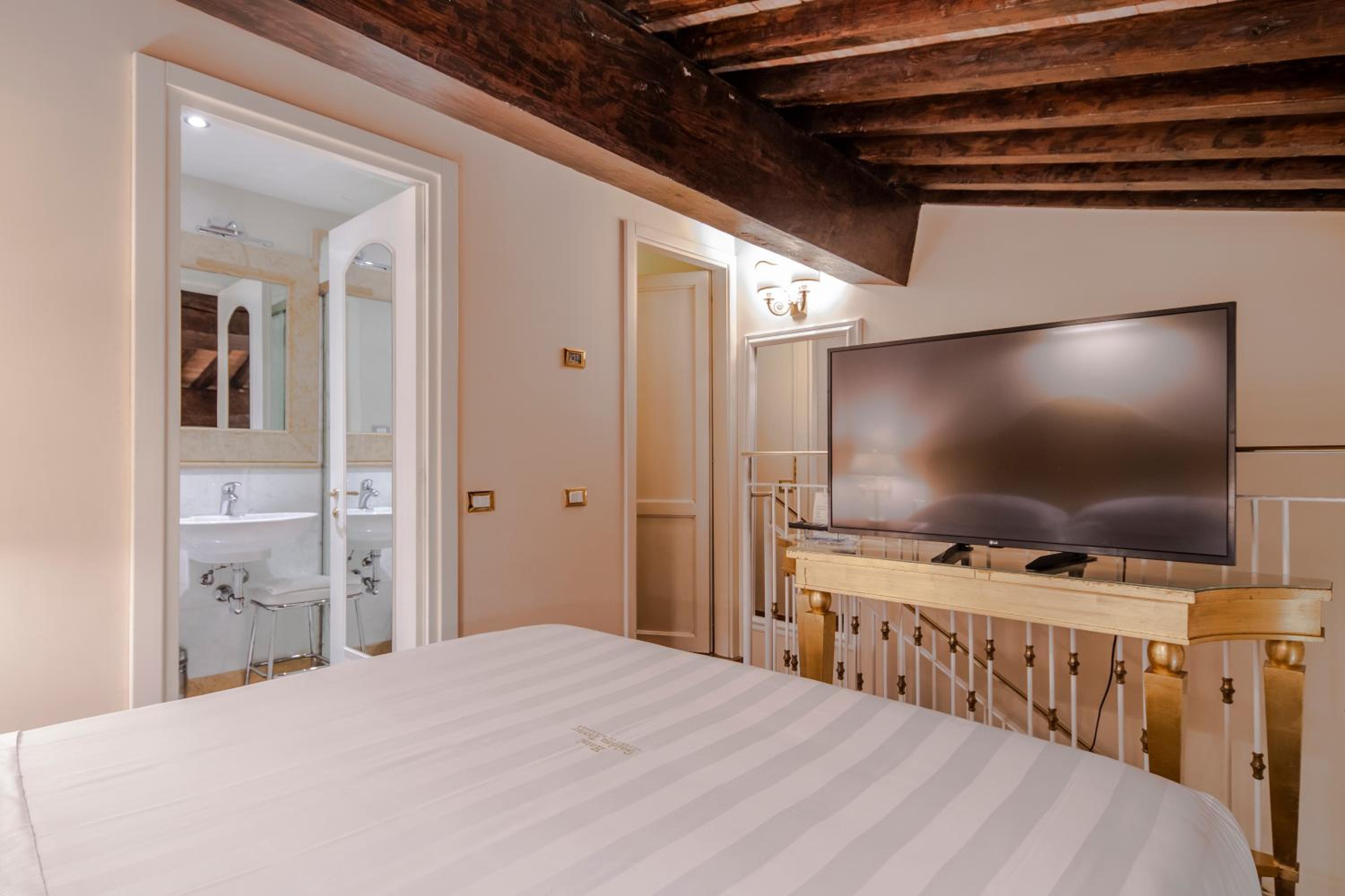 Junior Suite - Split Level