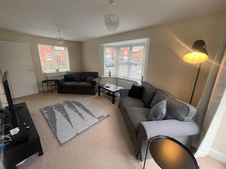 Three-Bedroom House photo 2