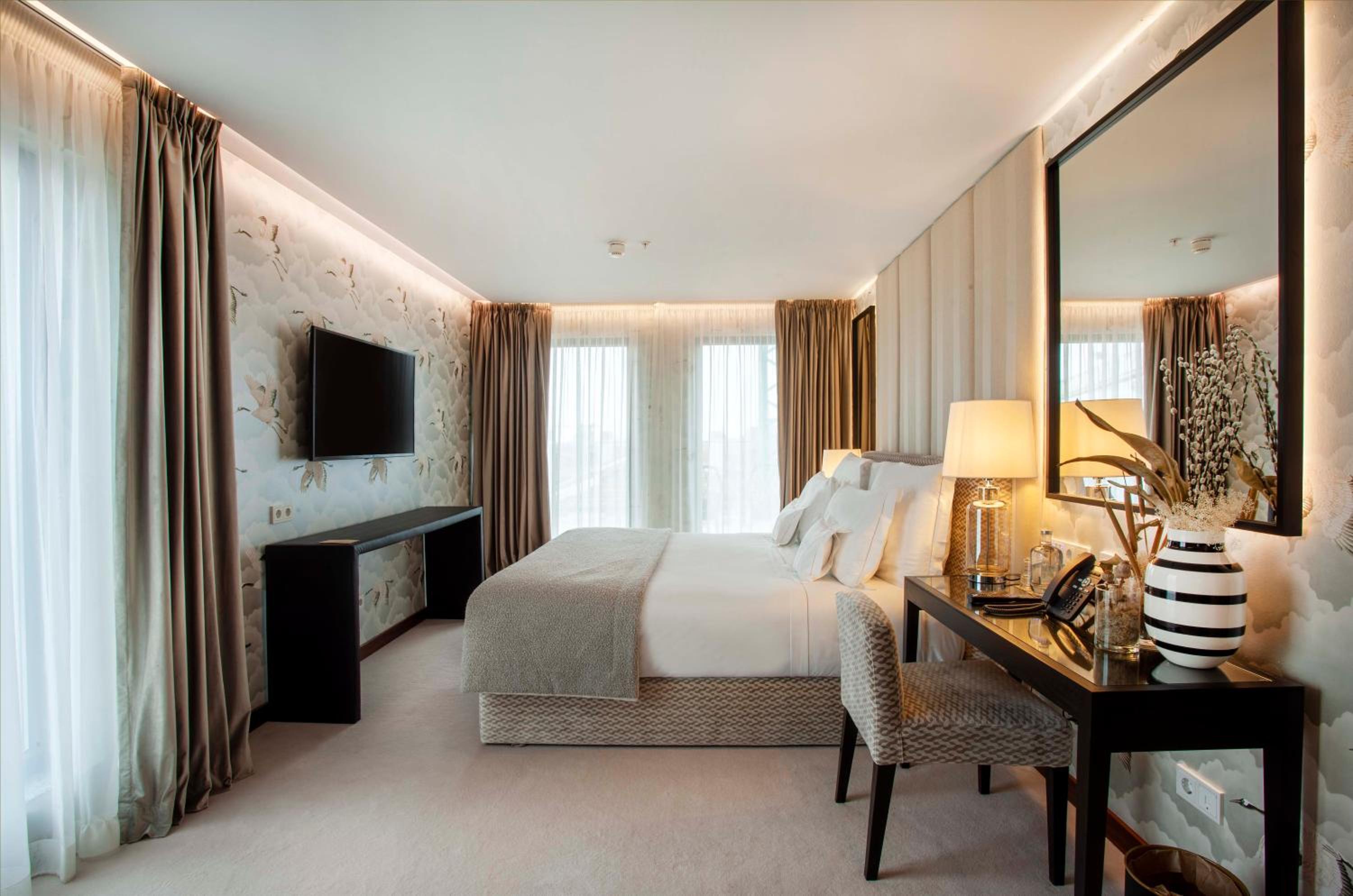 Deluxe Junior Suite - Photo 2