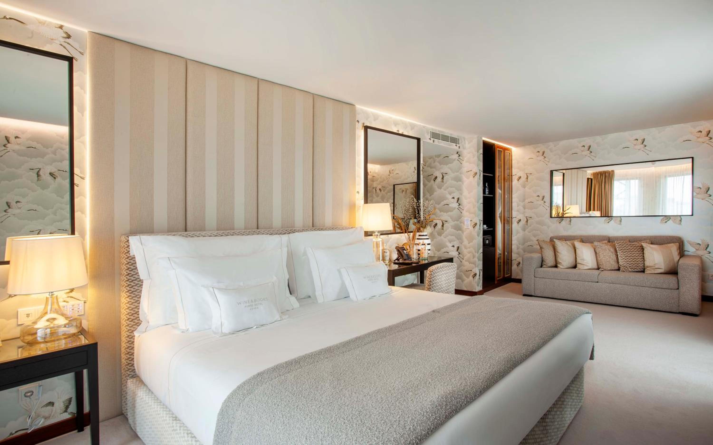 Deluxe Junior Suite - Photo 1