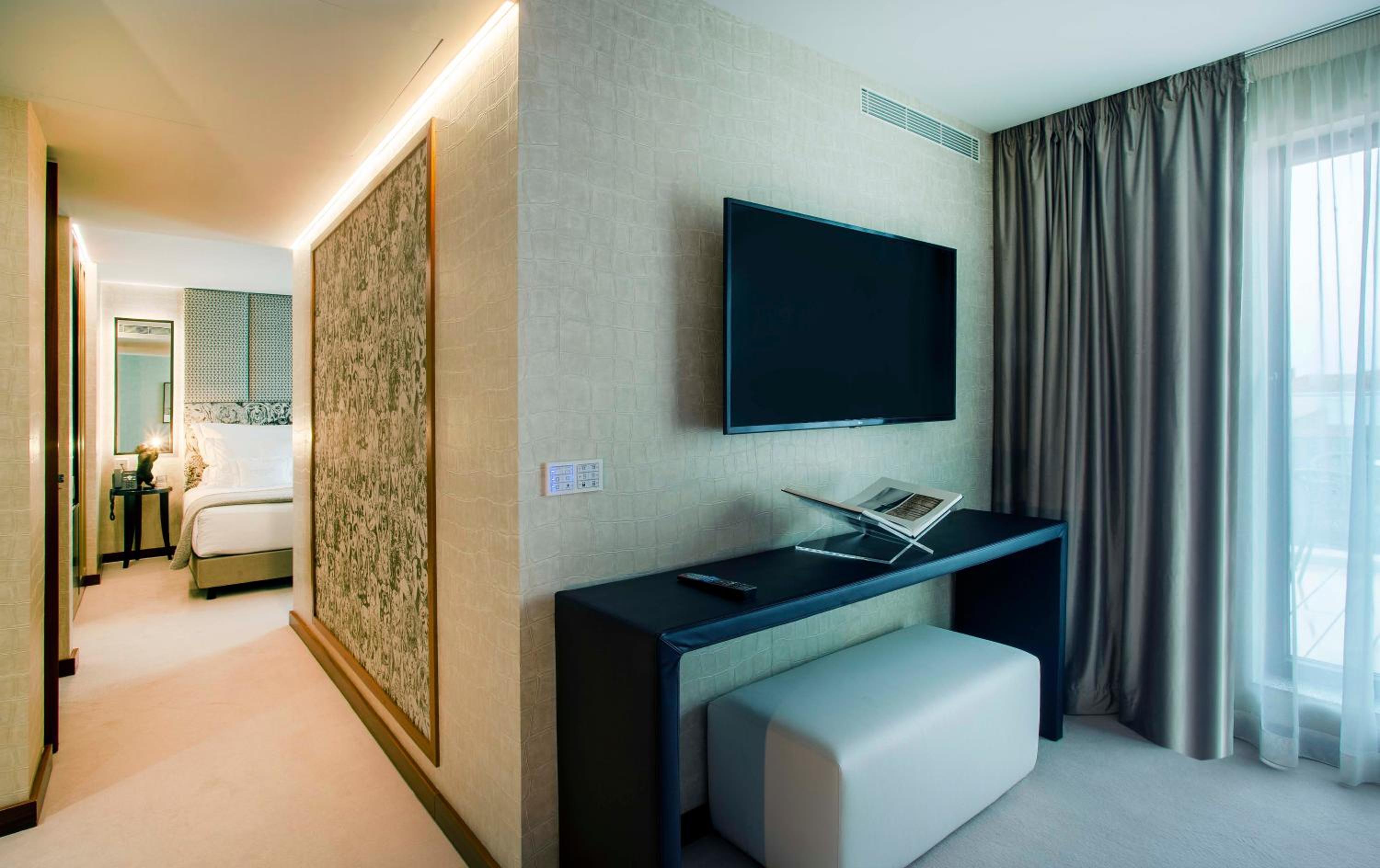 Deluxe Junior Suite - Photo 14