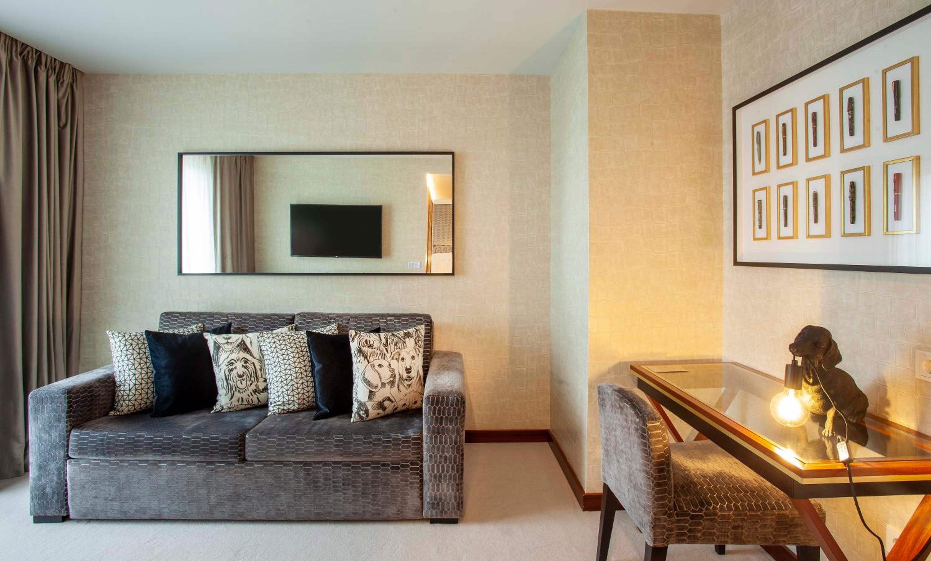 Deluxe Junior Suite - Photo 17