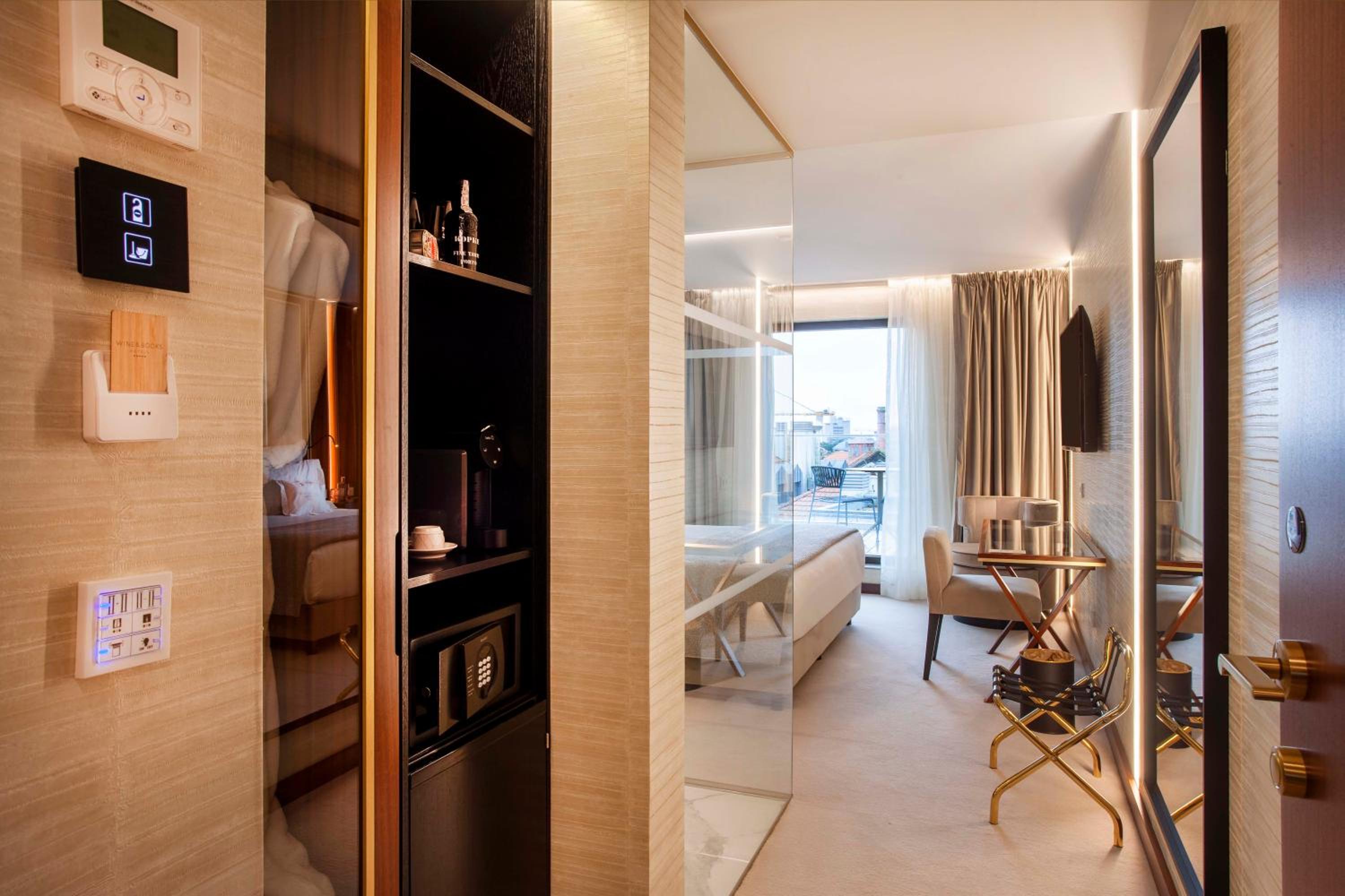Available room thumbnail 6