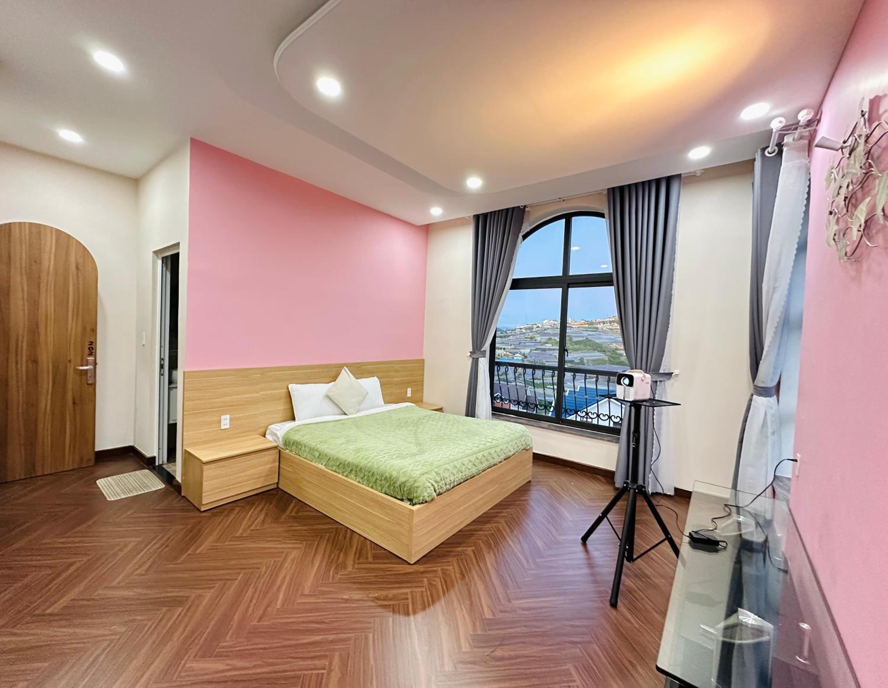 Superior King Room - Photo 3
