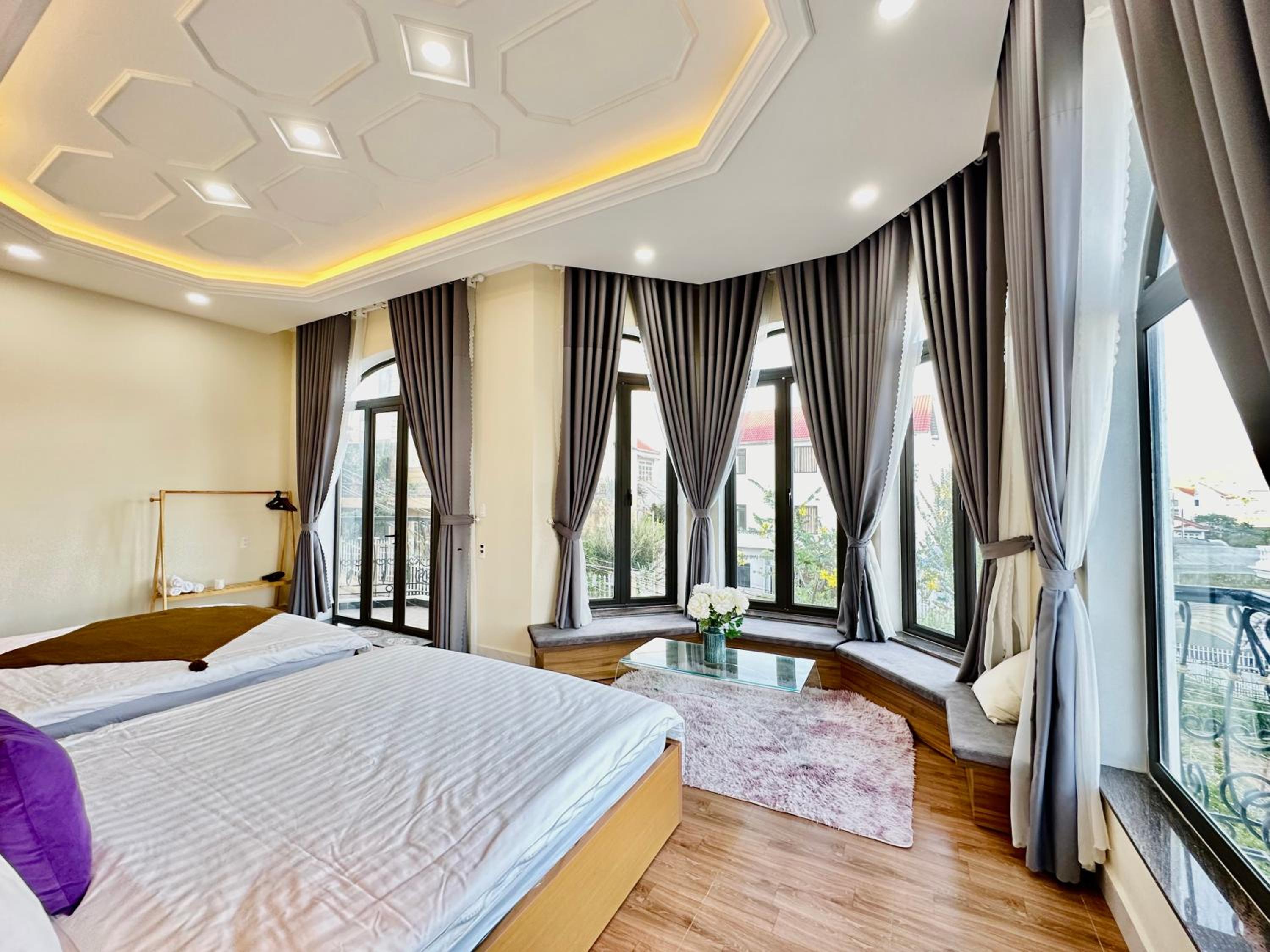Family Suite with Balcony - Photo 3
