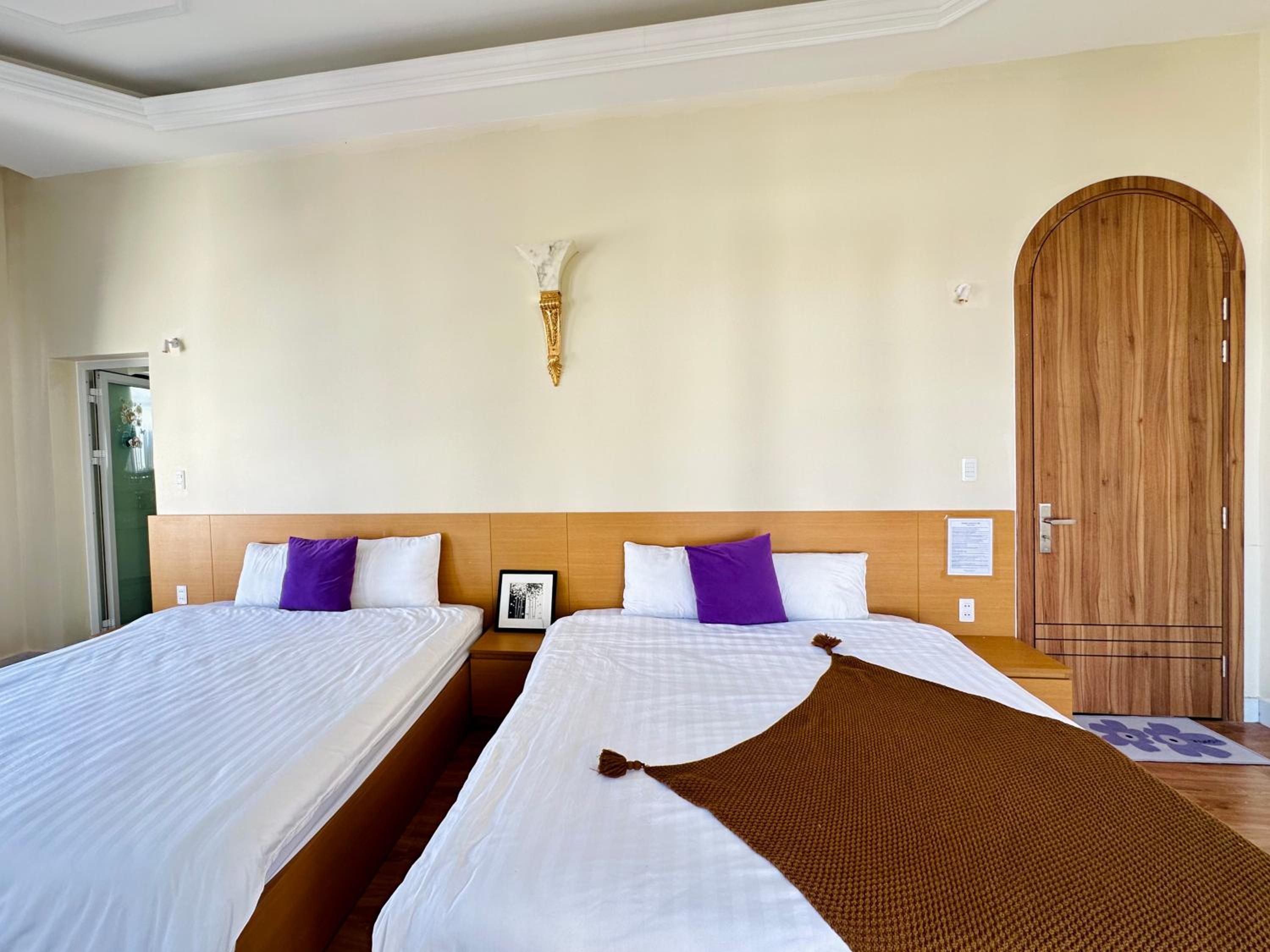 Family Suite with Balcony - Photo 2