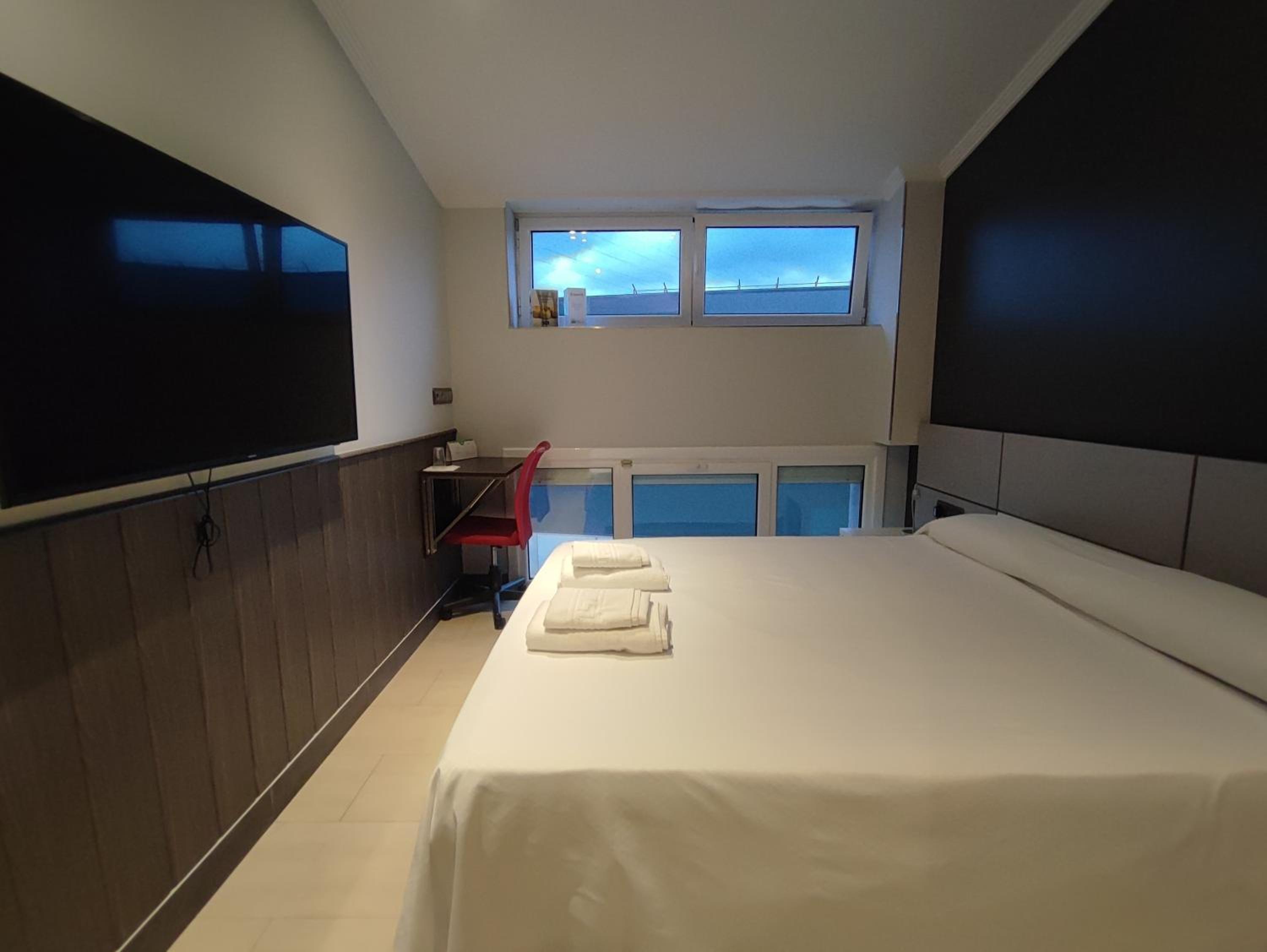 Double or Twin Room photo 3